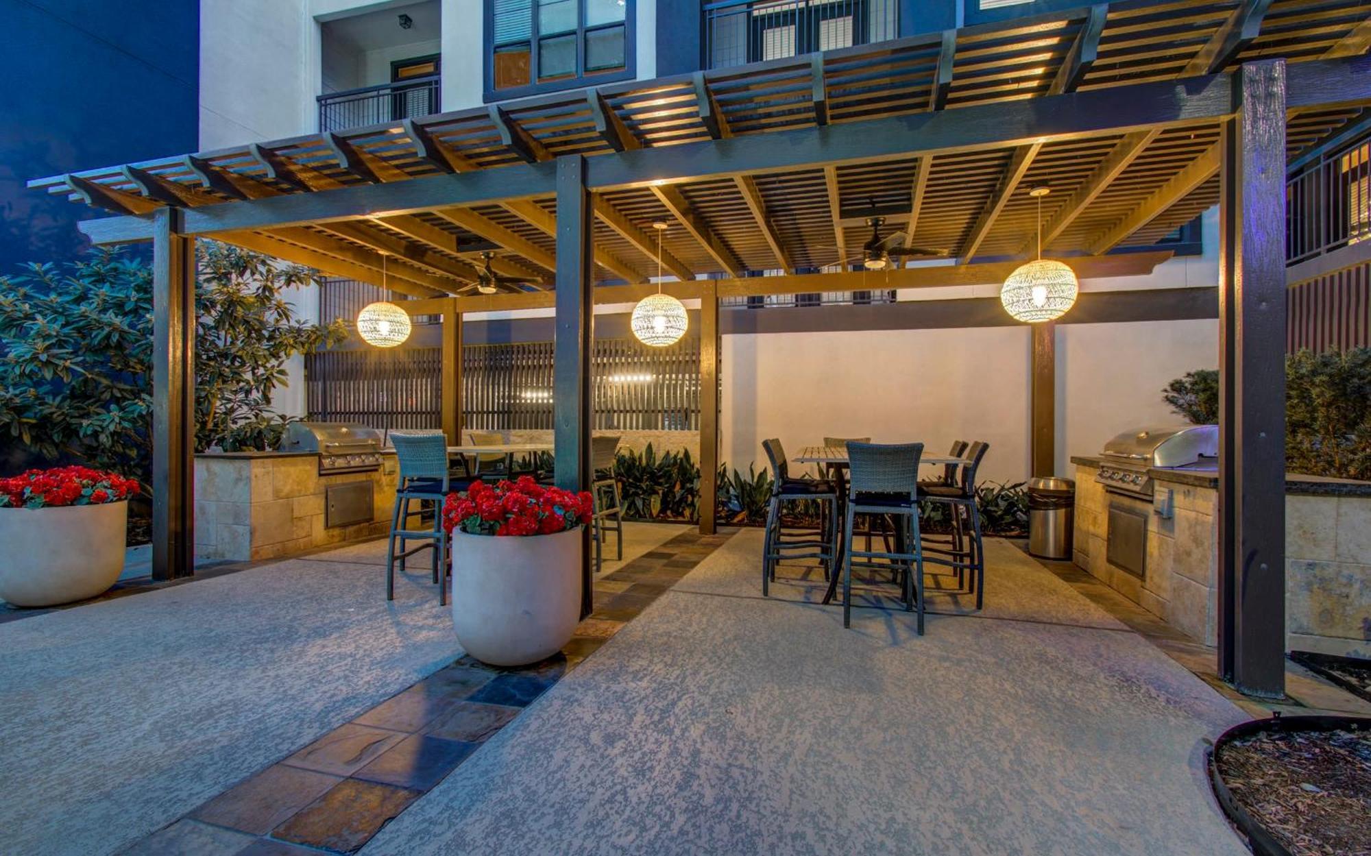 3bd Luxury Convenience W Pool Gym