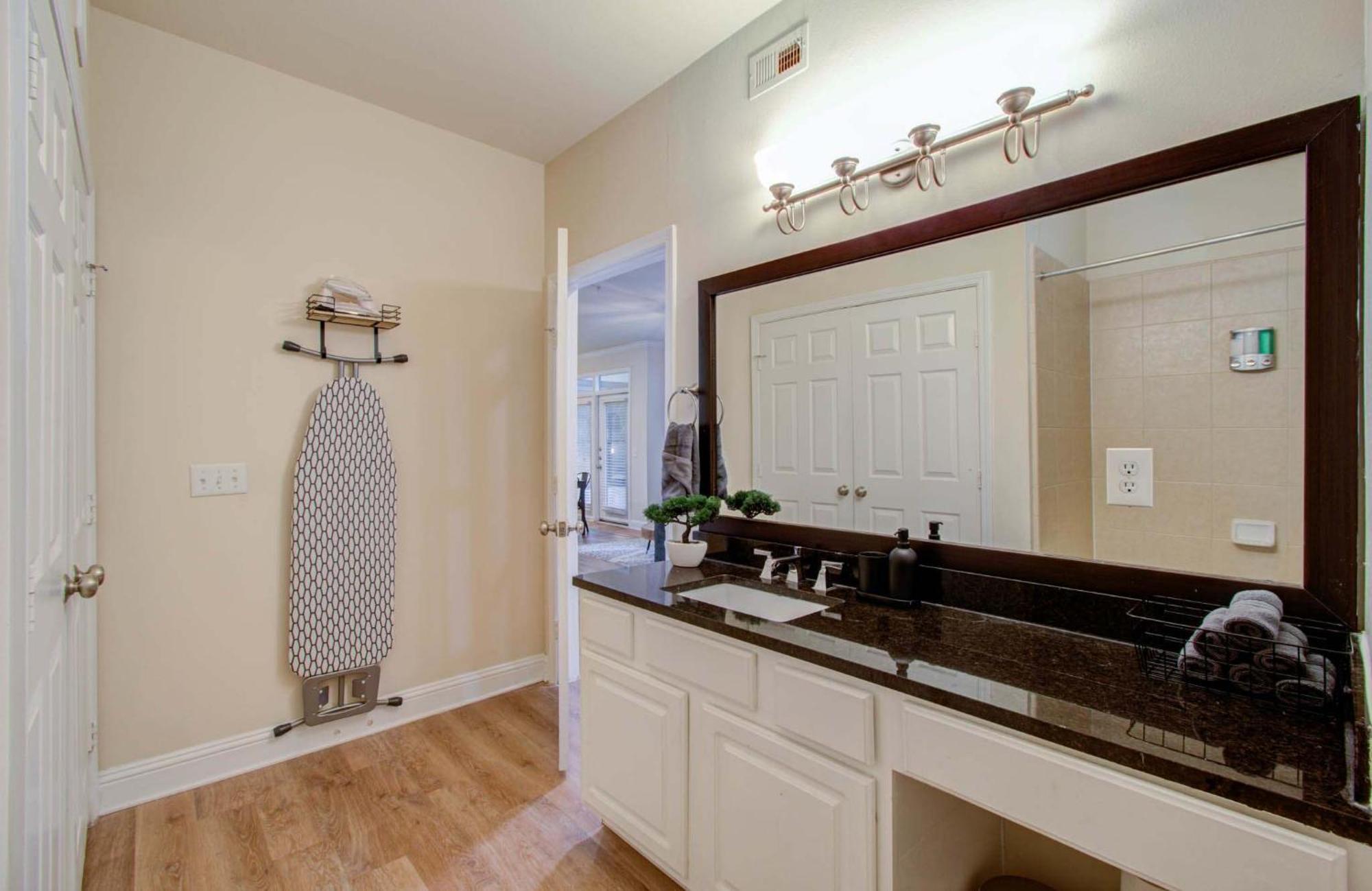 3bd Luxury Convenience W Pool Gym Apartment Houston