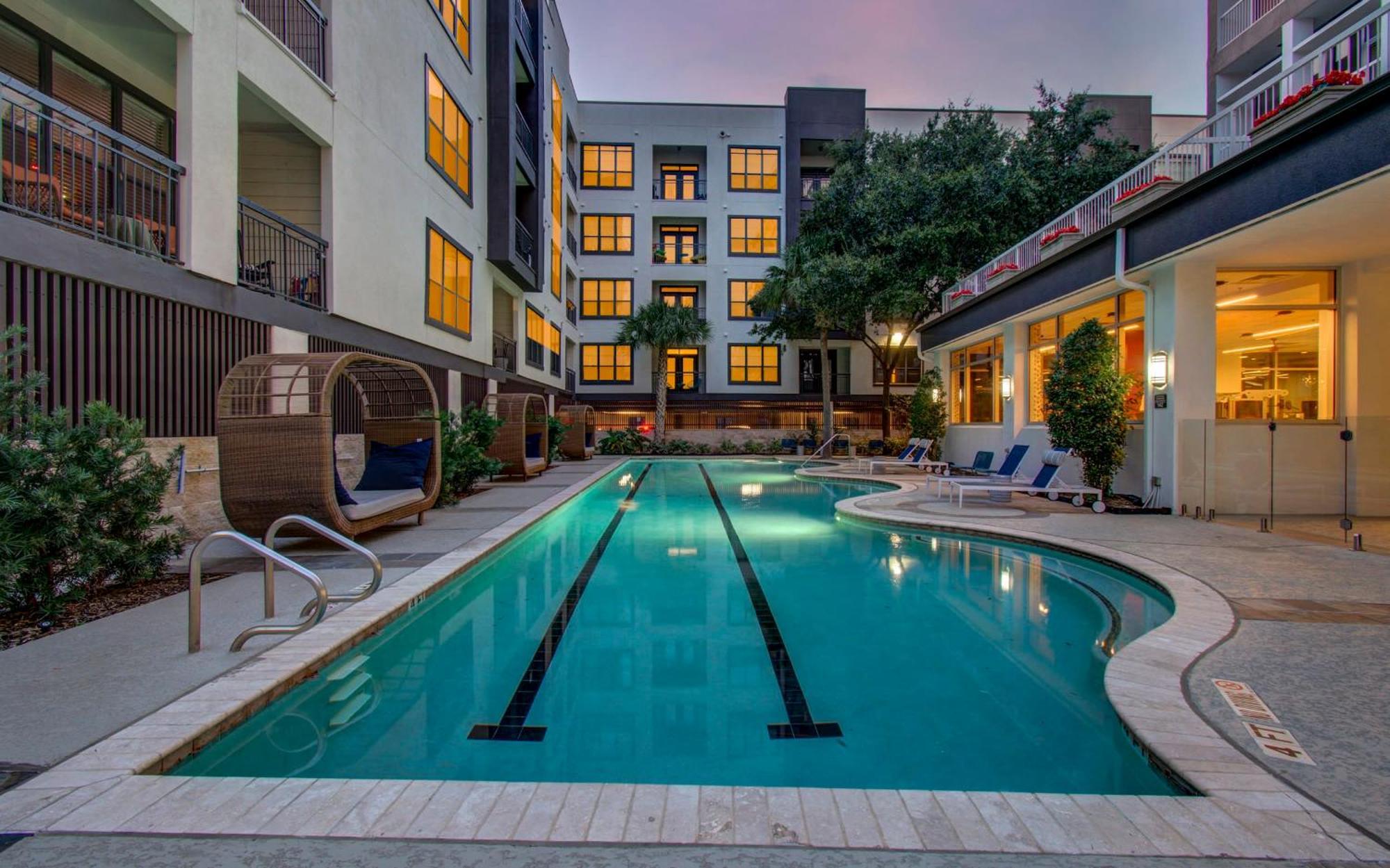 3bd Luxury Convenience W Pool Gym Houston