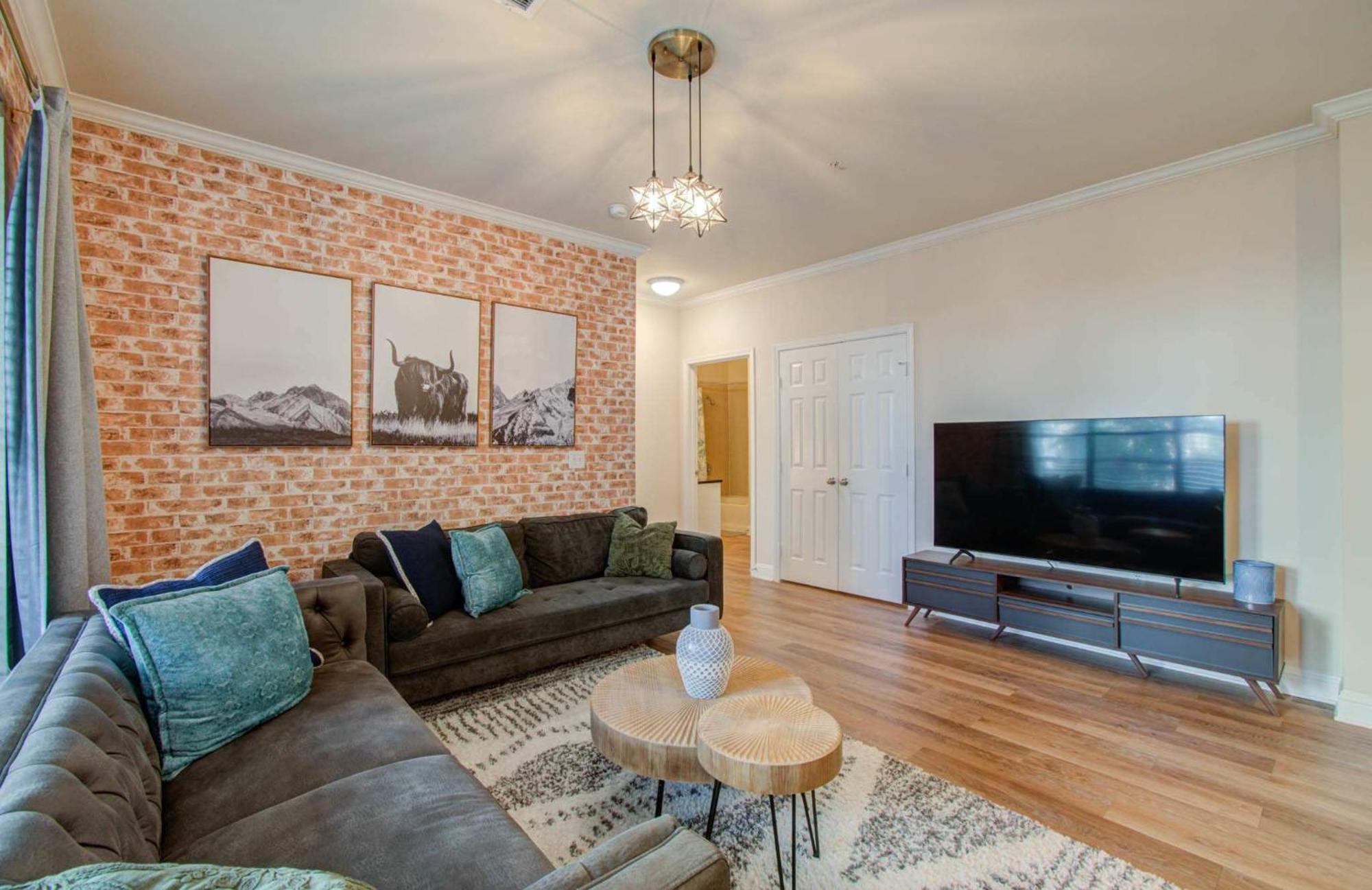 3bd Luxury Convenience W Pool Gym Apartment Houston