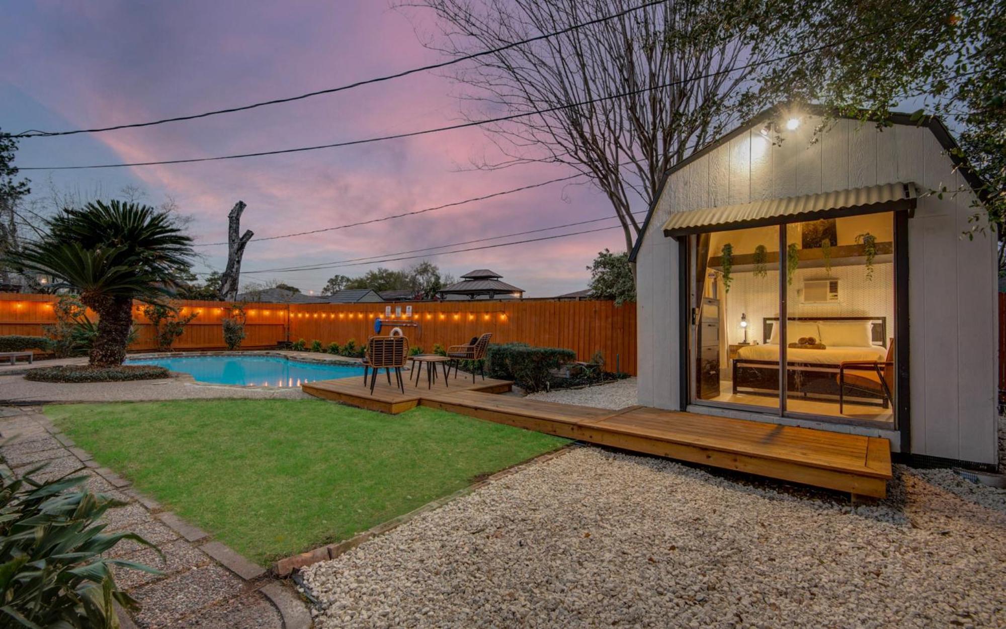 Spring Branch Getaway Feat 5bd Pool Hot Tub Holiday home Houston