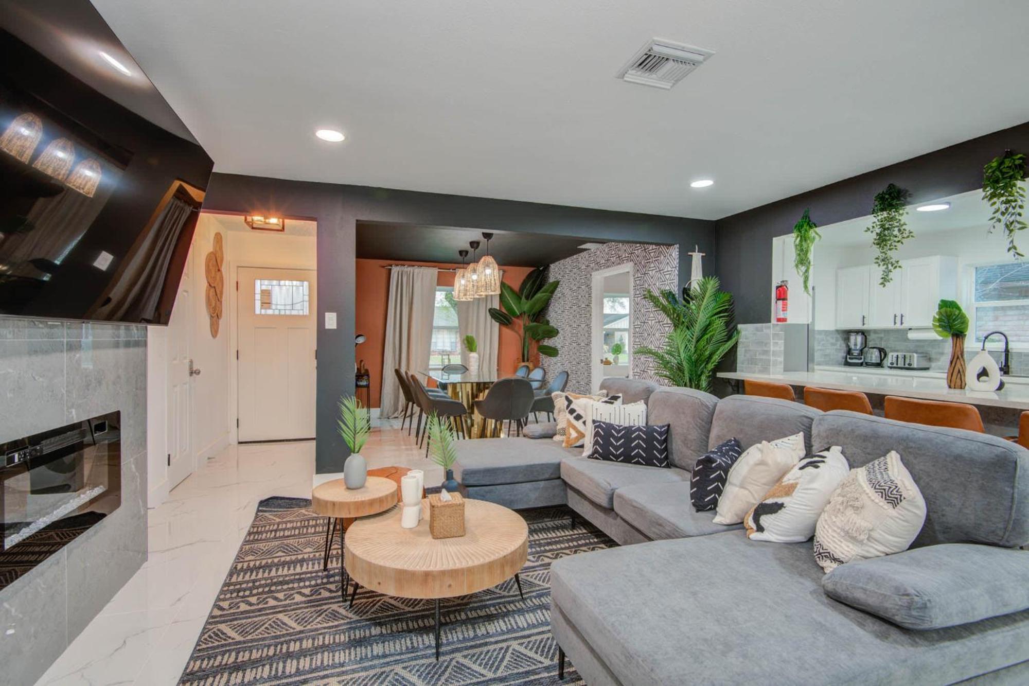 Spring Branch Getaway Feat 5bd Pool Hot Tub Holiday home Houston
