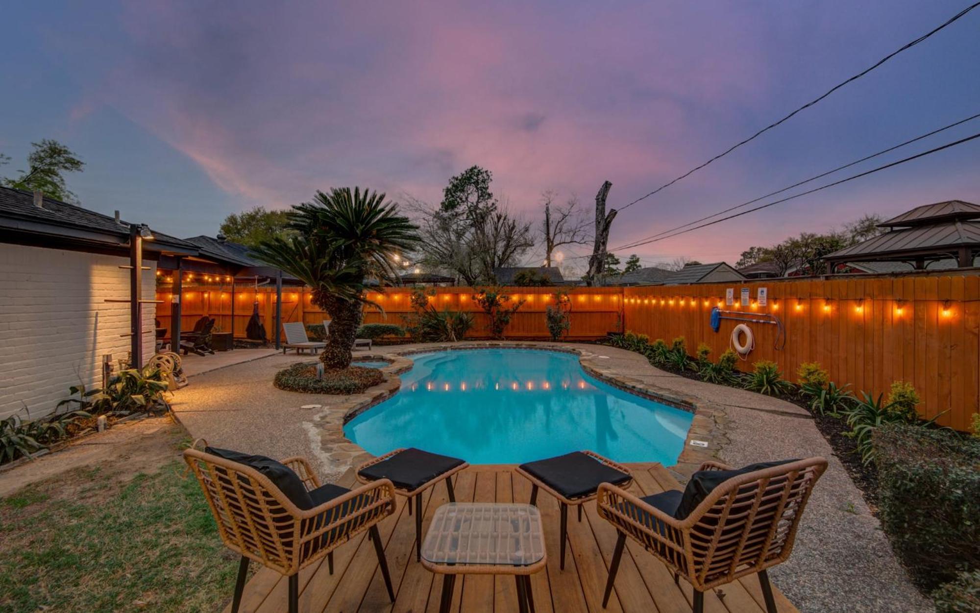 Spring Branch Getaway Feat 5bd Pool Hot Tub Holiday home Houston