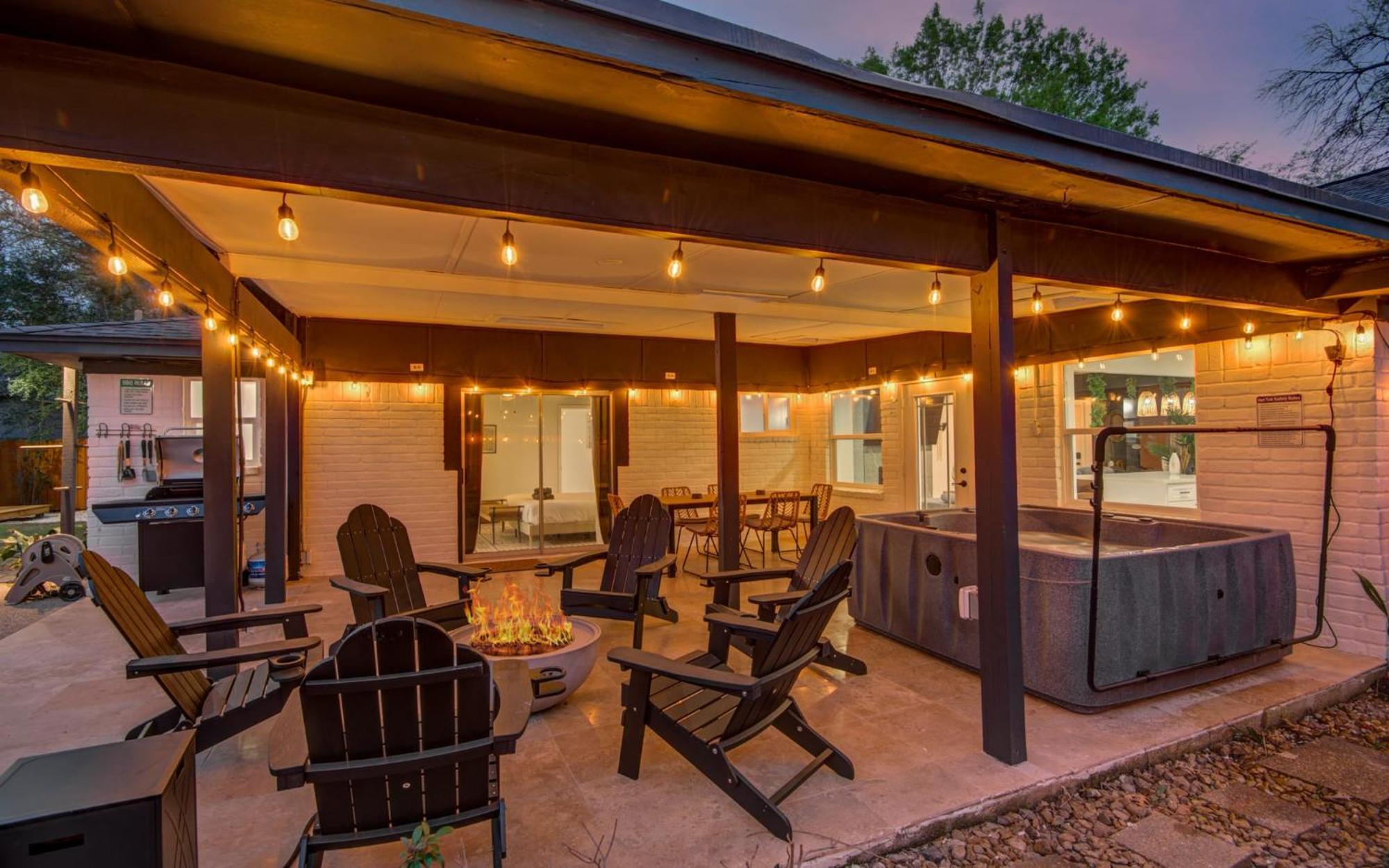 Spring Branch Getaway Feat 5bd Pool Hot Tub Holiday home