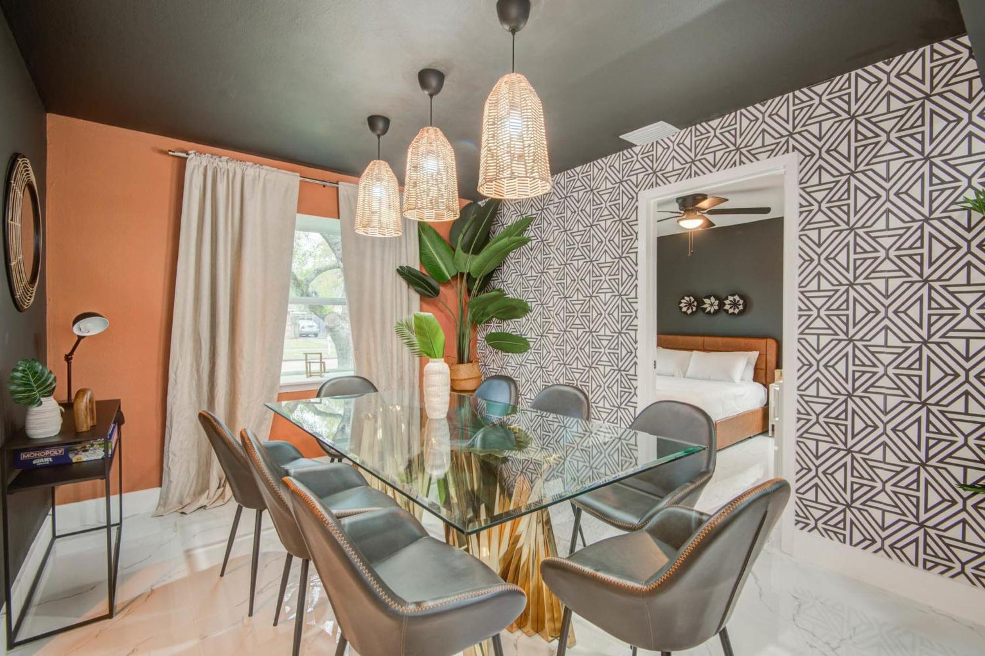 Spring Branch Getaway Feat 5bd Pool Hot Tub Holiday home Houston