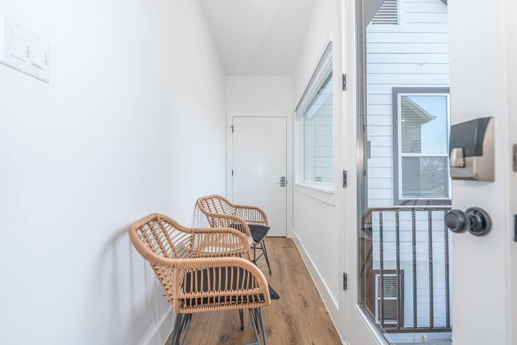 Boho-mod At East Downtown Apartment *