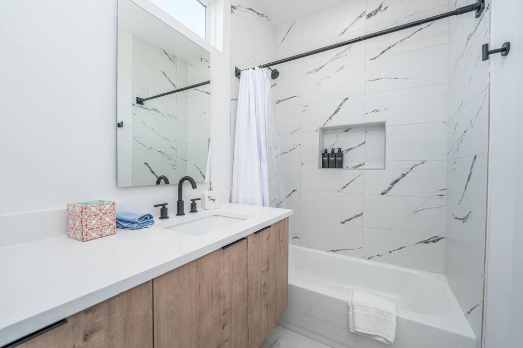 Boho-mod At East Downtown Apartment
