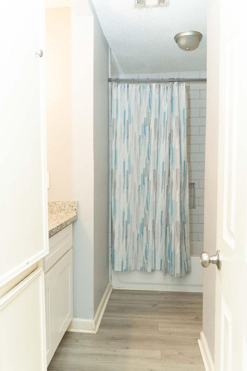 Apartment Echelon Oasis On Fleming Drive Modern Comfort & Smart Living *