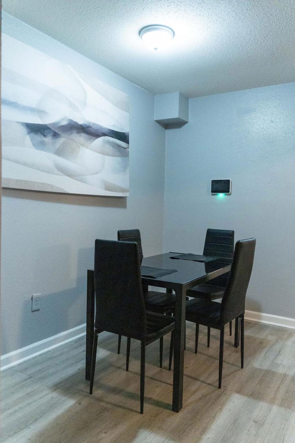 Echelon Oasis On Fleming Drive Modern Comfort & Smart Living Apartment