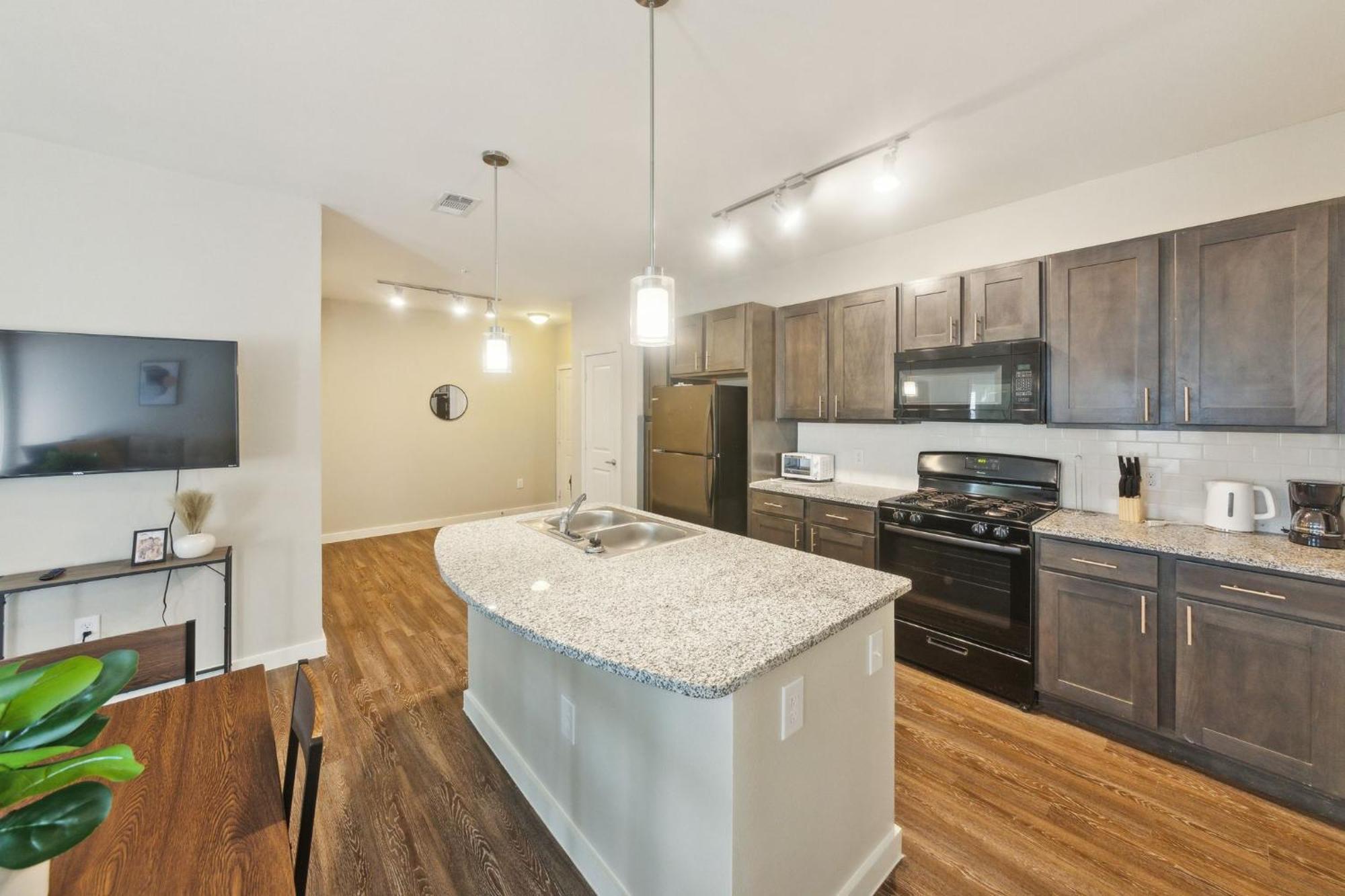 Apartment C Creek 4316 I New Construction 2bd I Gated *