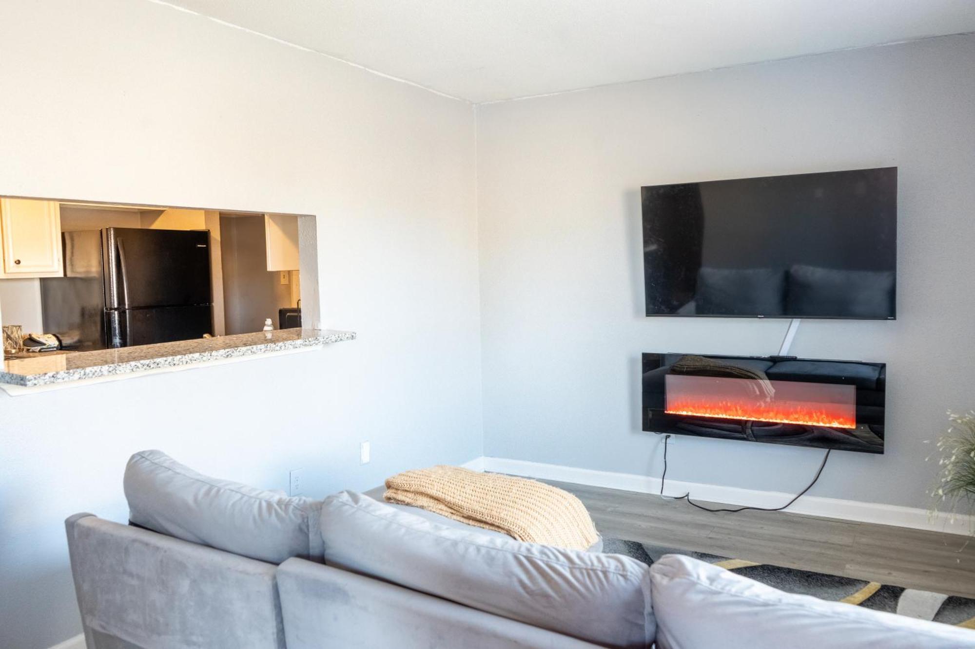 Apartment Echelon Oasis On Fleming Drive Modern Comfort & Smart Living