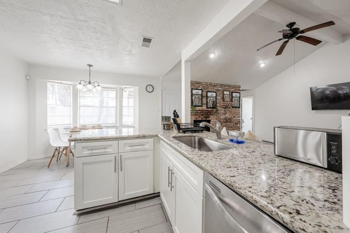 2710 Cozy Near Ikea Downtown Zoo 12 People * Houston
