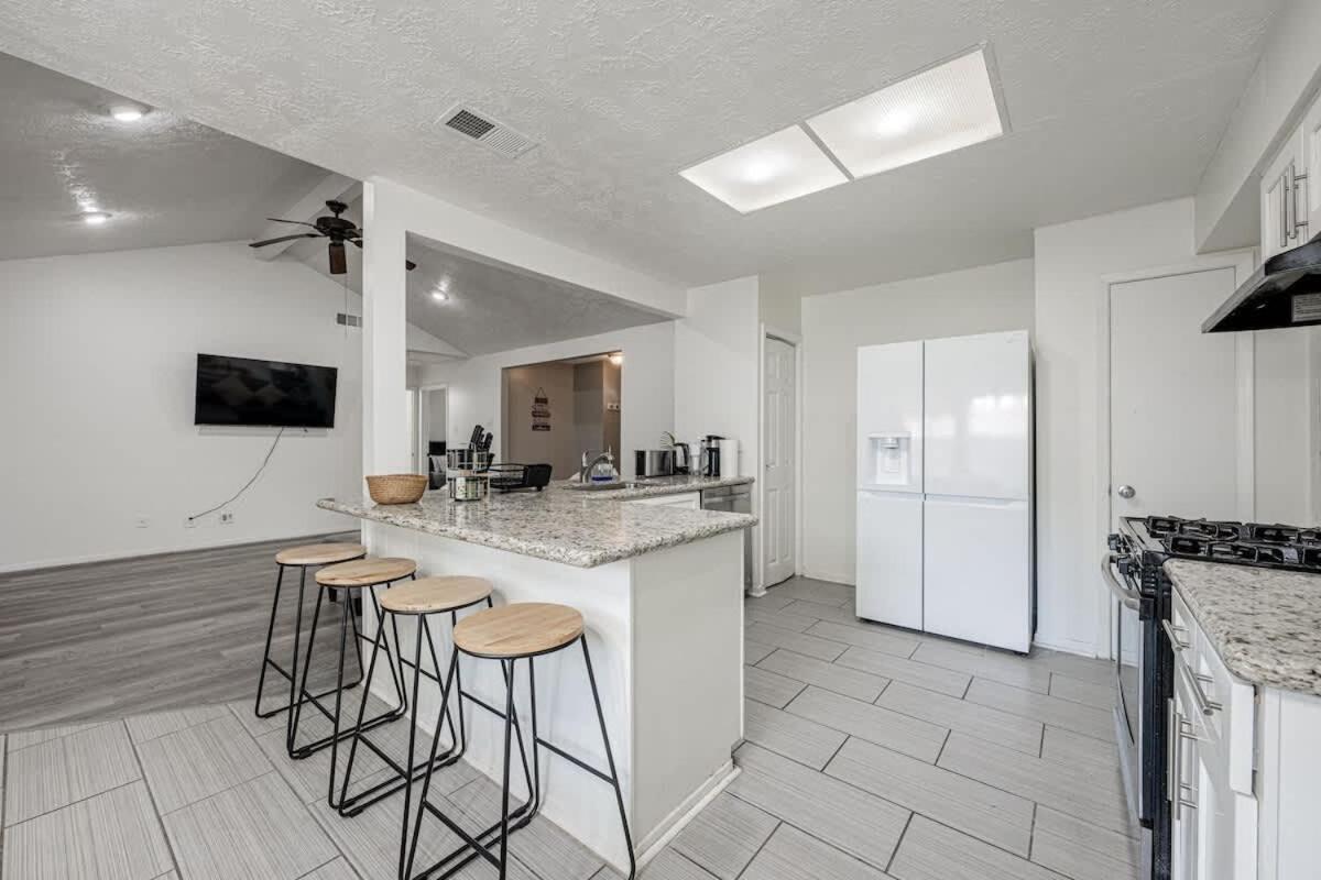 Holiday home 2710 Cozy Near Ikea Downtown Zoo 12 People Houston