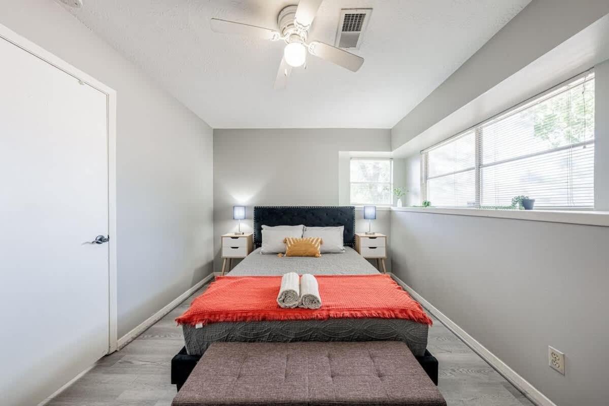 Holiday home 2710 Cozy Near Ikea Downtown Zoo 12 People Houston