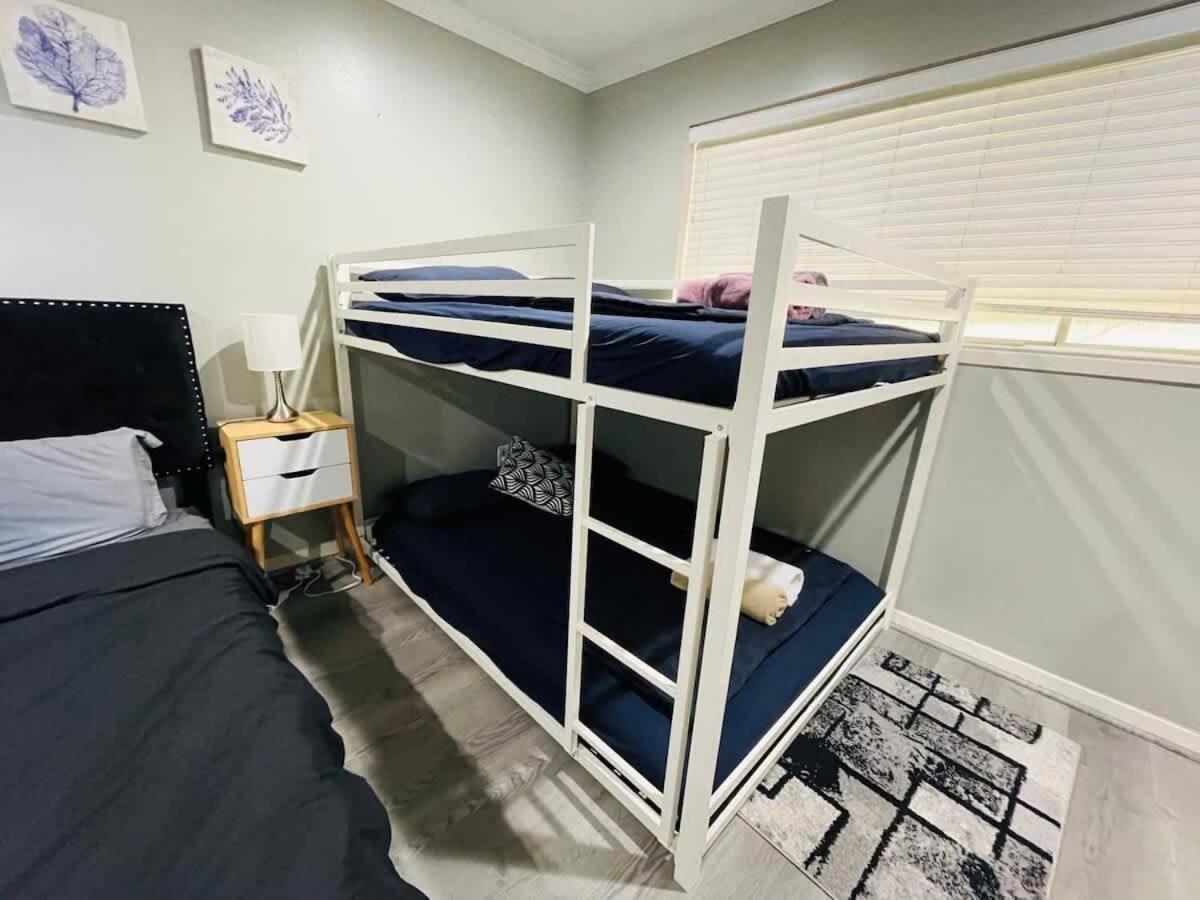 Holiday home 2710 Cozy Near Ikea Downtown Zoo 12 People Houston