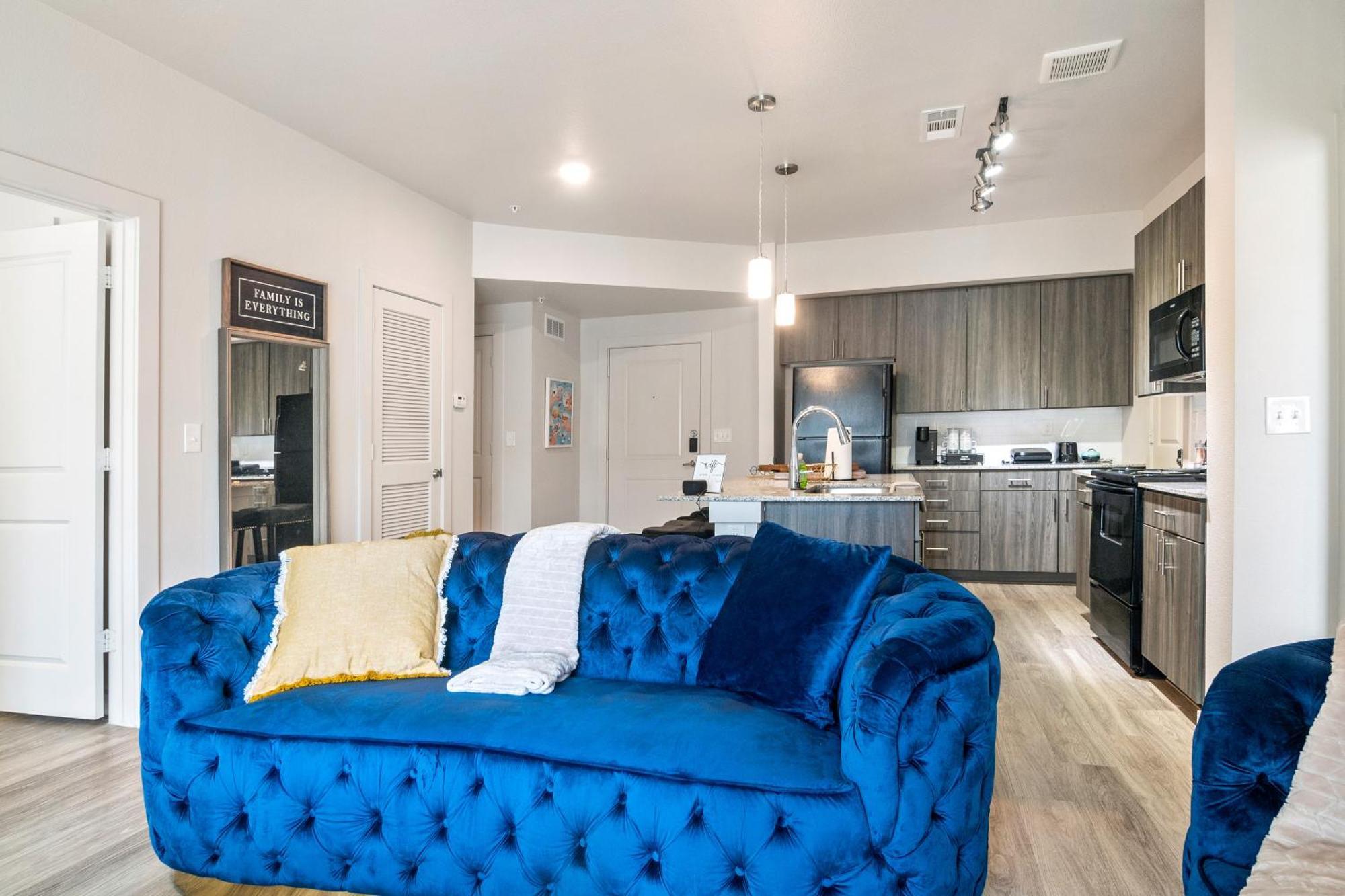 Apartment New Luxurious, Spacious 2bd Gated