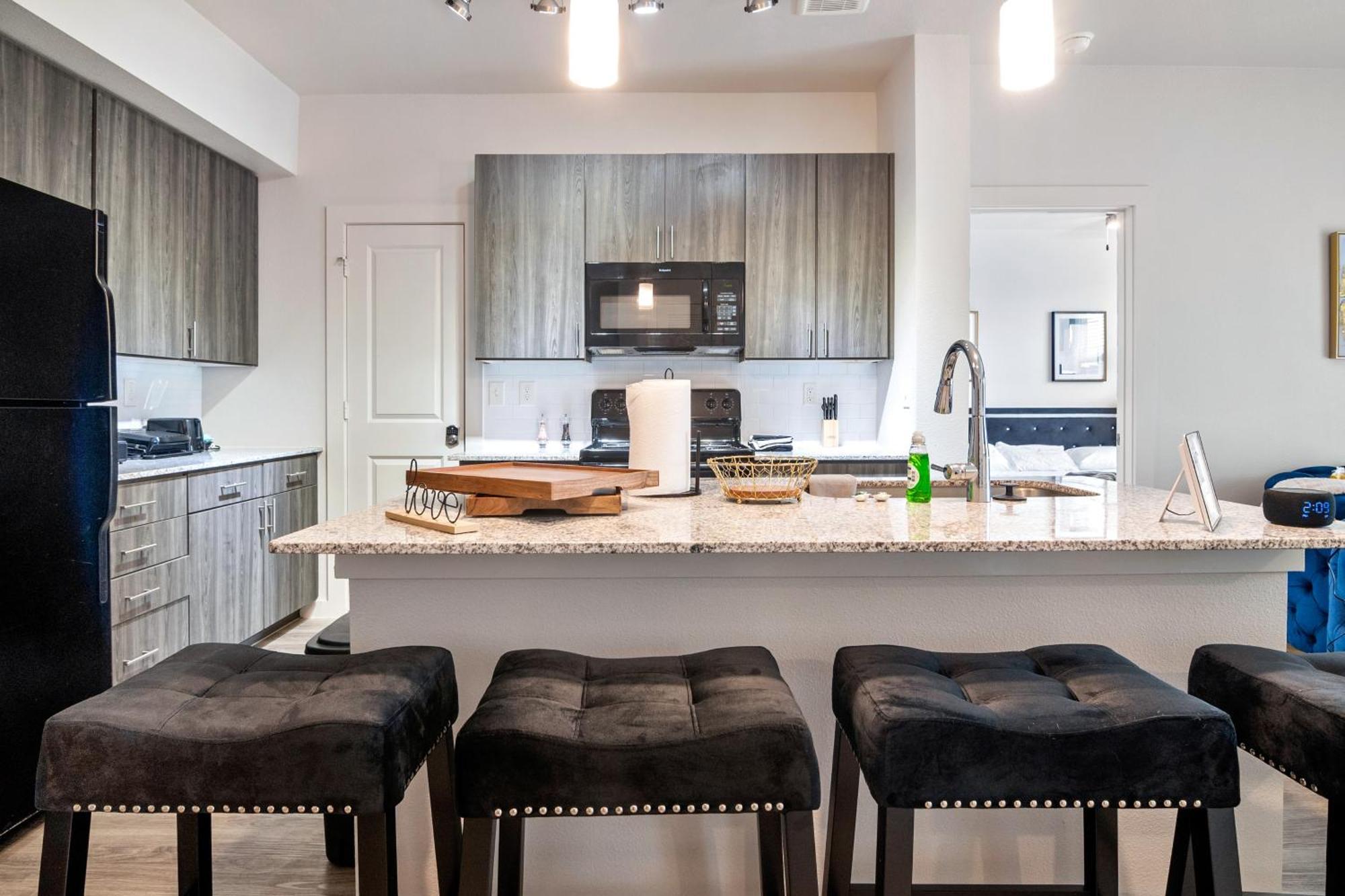 Apartment New Luxurious, Spacious 2bd Gated *