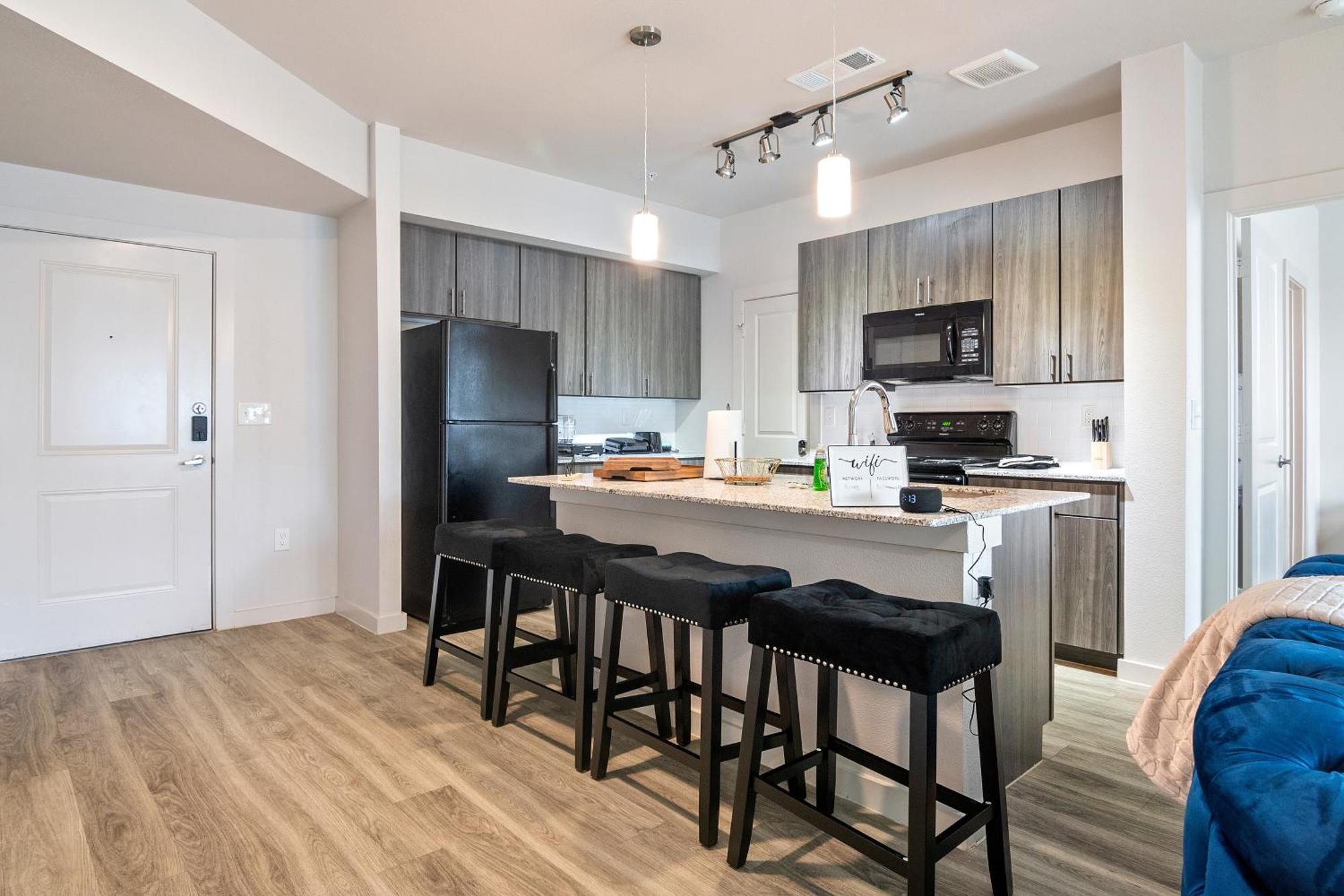 New Luxurious, Spacious 2bd Gated *