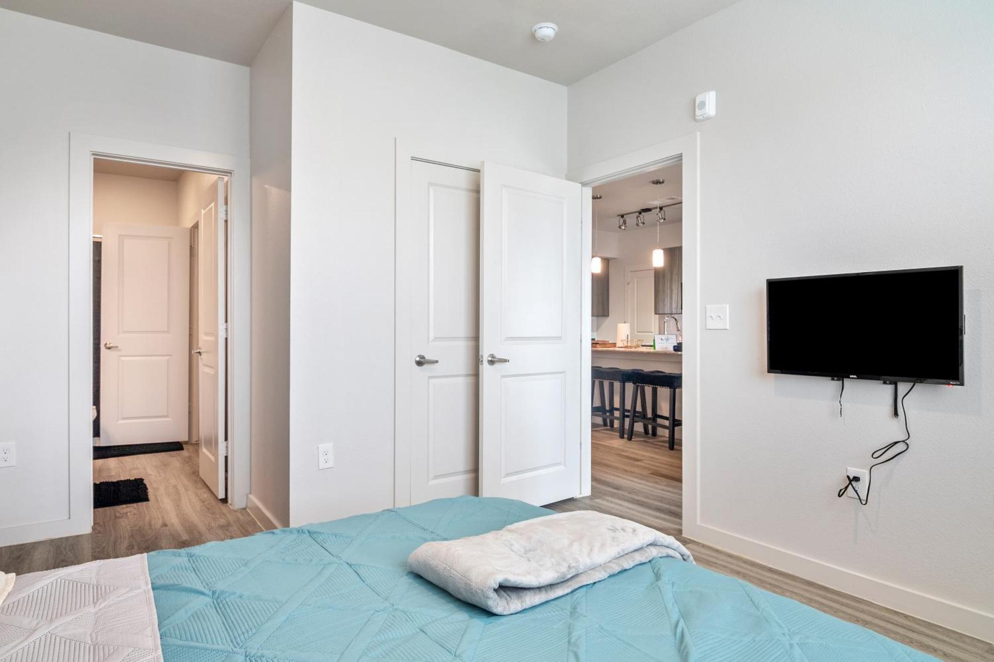 Apartment New Luxurious, Spacious 2bd Gated *