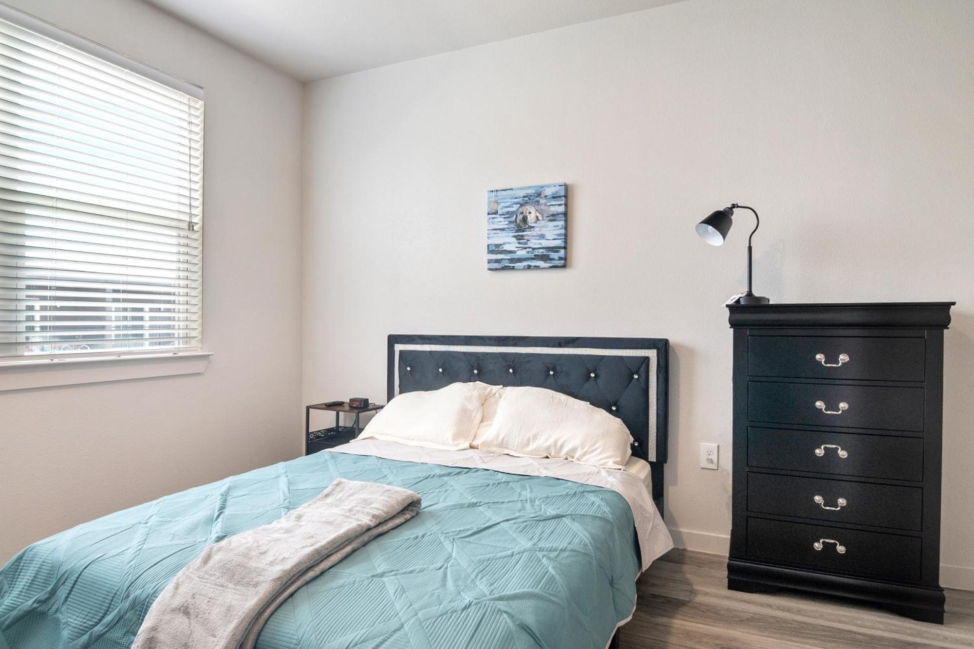 New Luxurious, Spacious 2bd Gated *