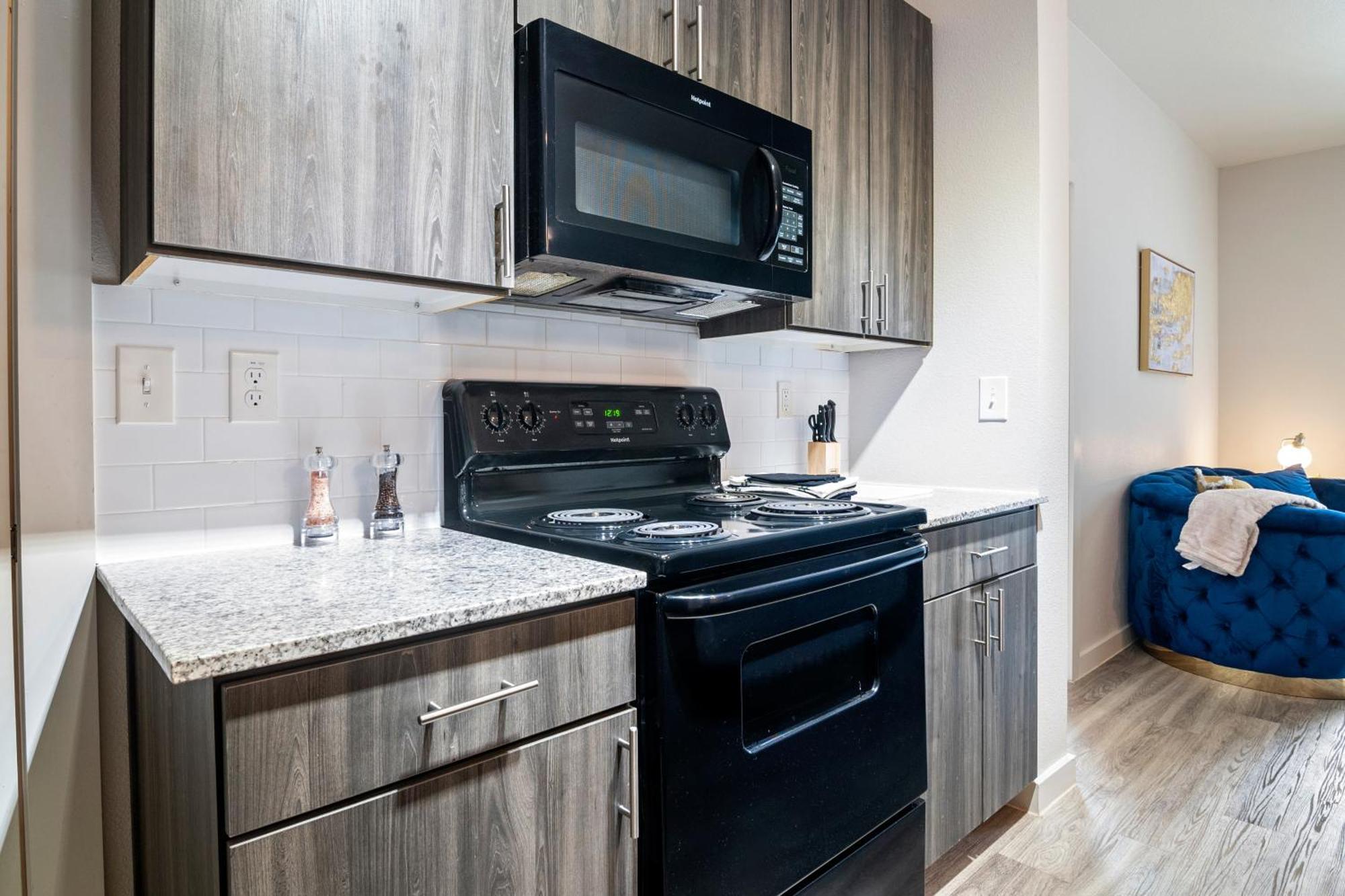 New Luxurious, Spacious 2bd Gated *