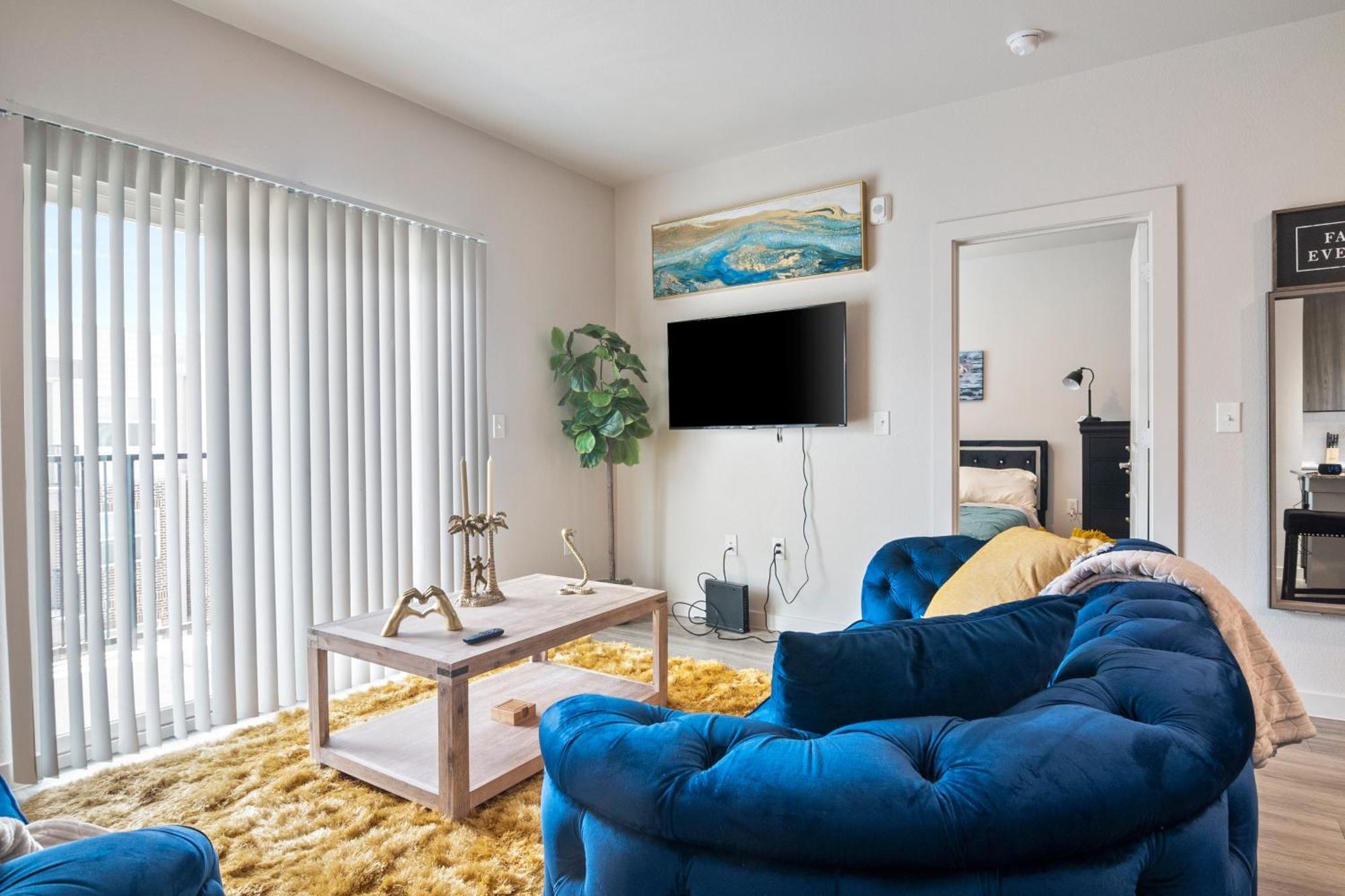 Apartment New Luxurious, Spacious 2bd Gated