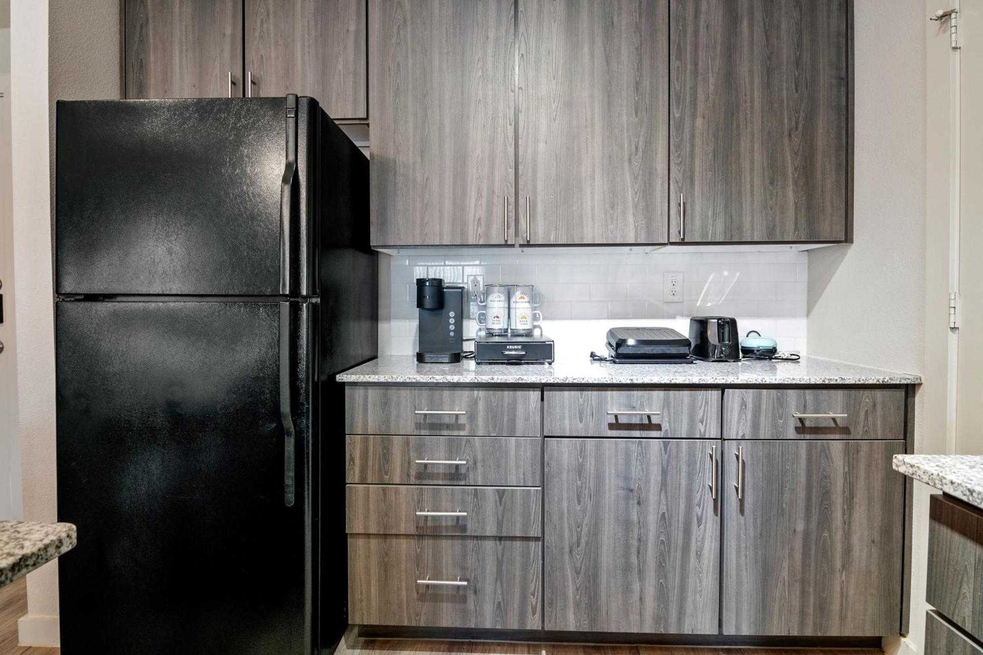 New Luxurious, Spacious 2bd Gated Apartment Houston