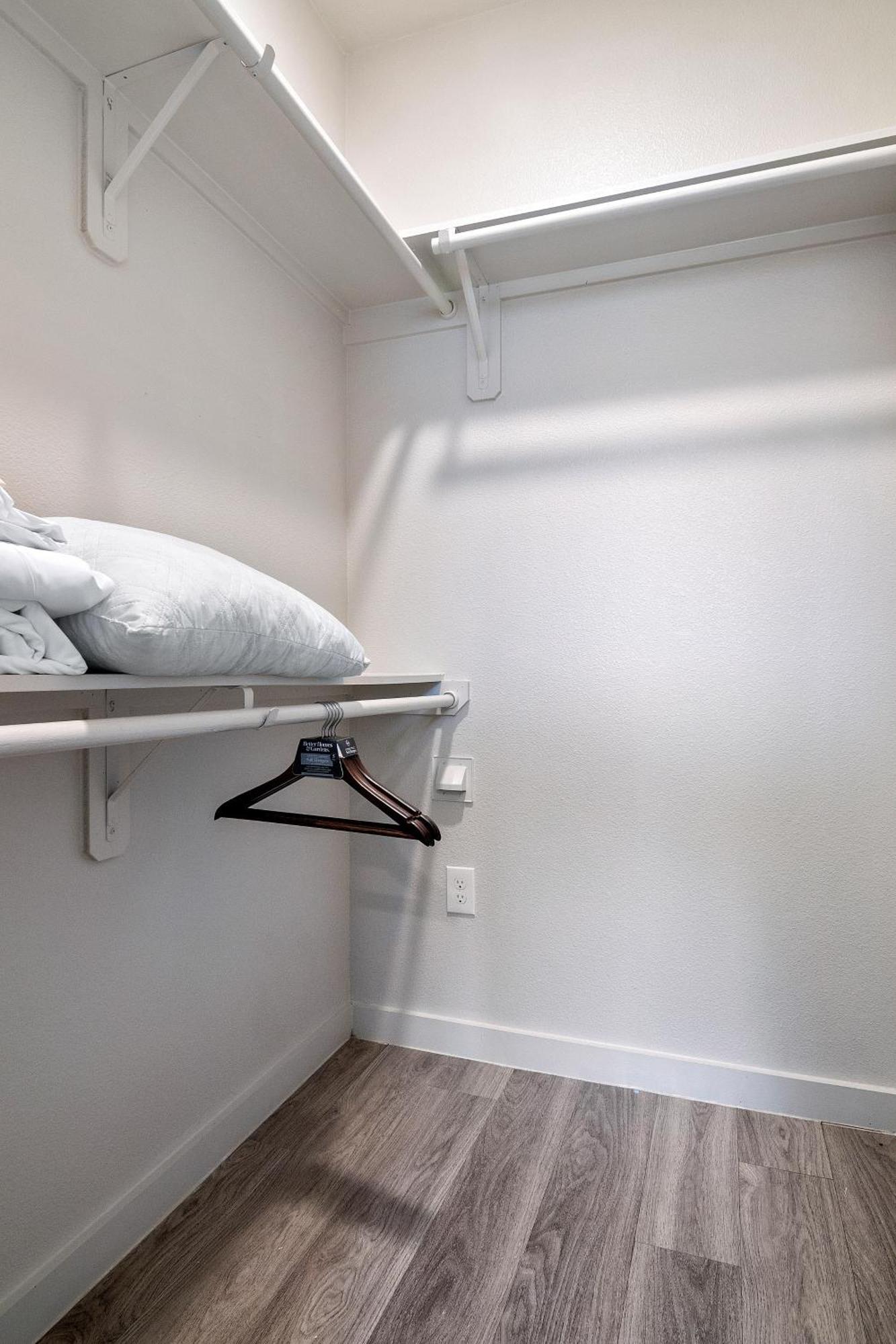 New Luxurious, Spacious 2bd Gated * Houston