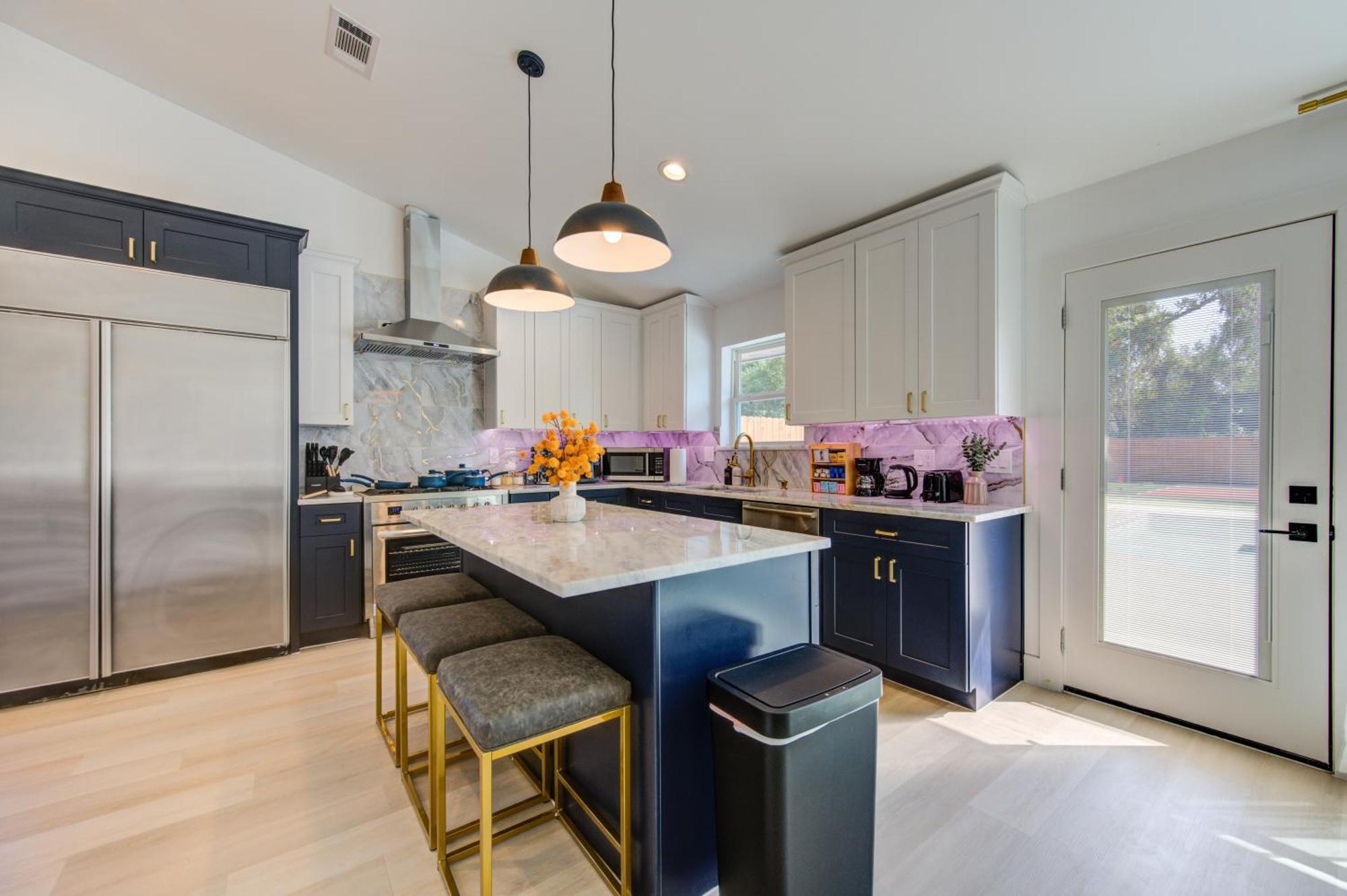 Pickleball Paradise Retreat - 4 Bedrooms, 2,5 Baths - Downtown, Heights - Pickleball And Basketball Court, Pool, Minigolf, Karaoke, Fire Pit, Bbq, Billiards, Ping Pong, Hockey, King Bed Holiday home *