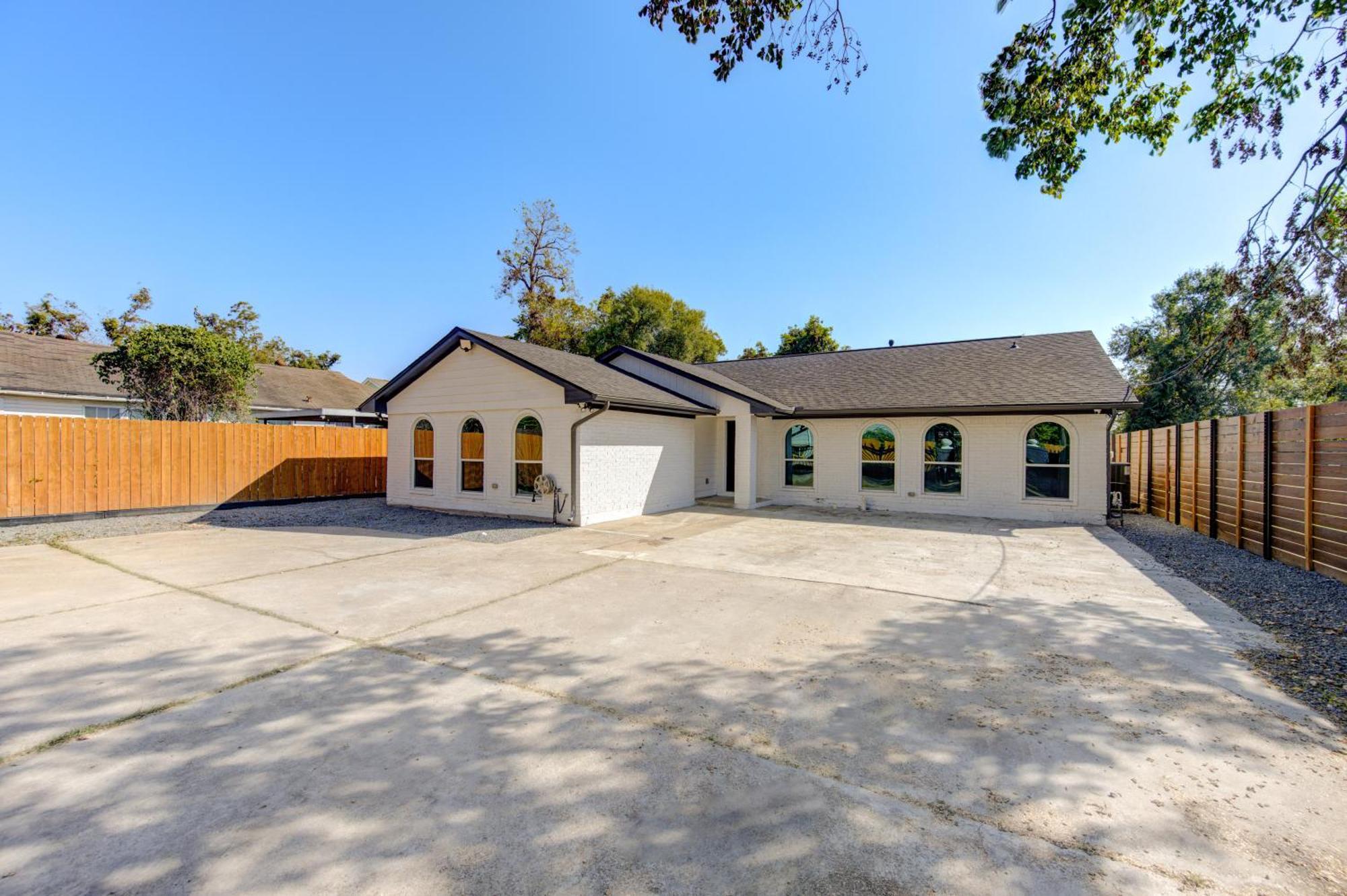 Holiday home Pickleball Paradise Retreat - 4 Bedrooms, 2,5 Baths - Downtown, Heights - Pickleball And Basketball Court, Pool, Minigolf, Karaoke, Fire Pit, Bbq, Billiards, Ping Pong, Hockey, King Bed