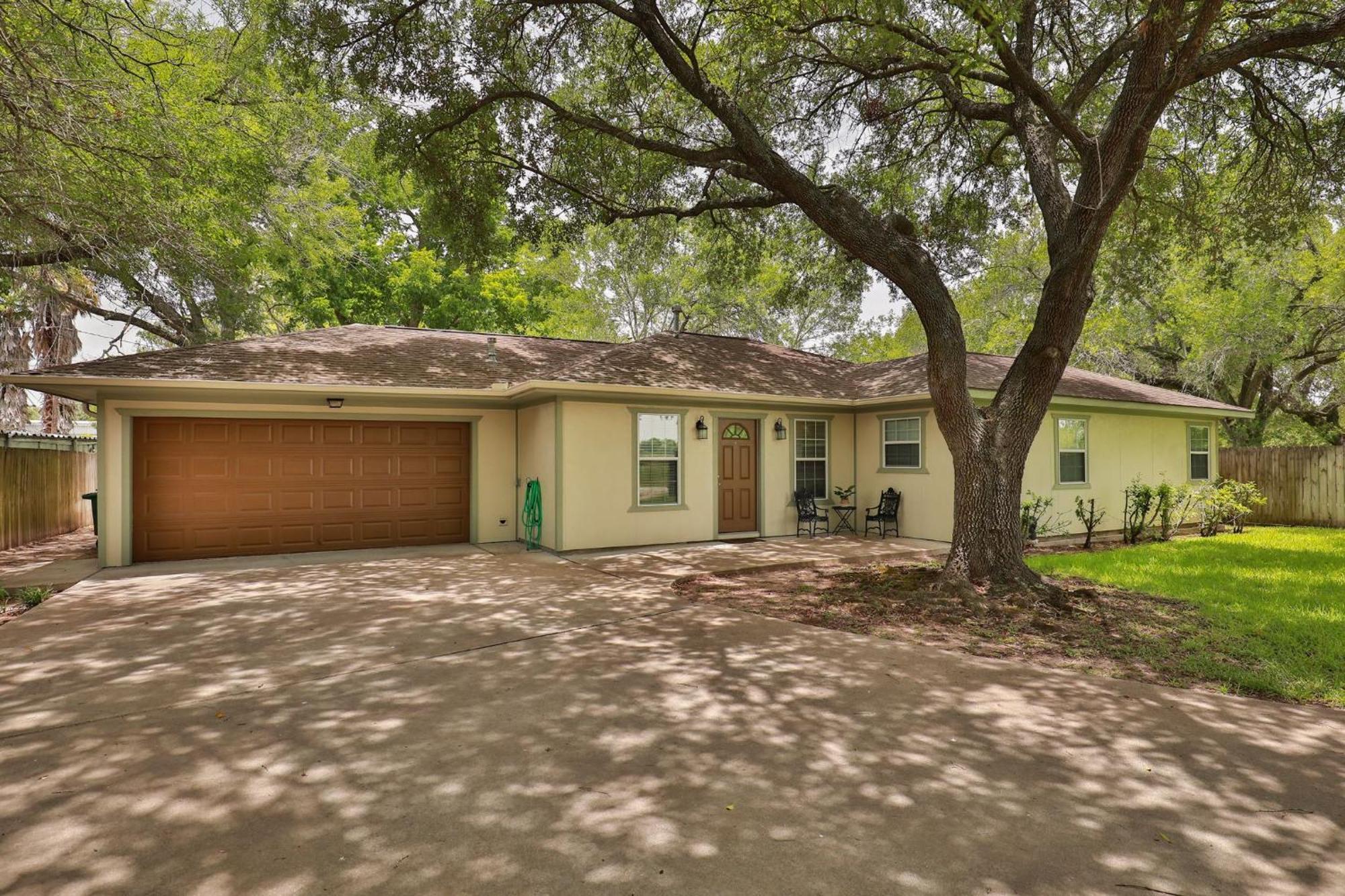 11616 Old Main Street Loop Road * Houston