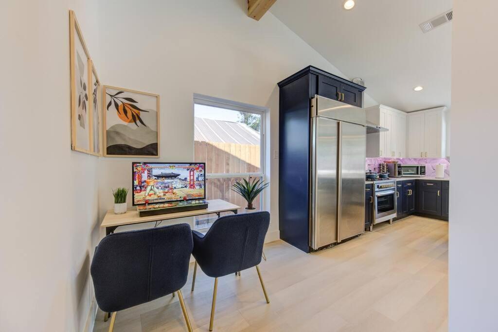 Pickleball Paradise Retreat - 4 Bedrooms, 2,5 Baths - Downtown, Heights - Pickleball And Basketball Court, Pool, Minigolf, Karaoke, Fire Pit, Bbq, Billiards, Ping Pong, Hockey, King Bed Holiday home *
