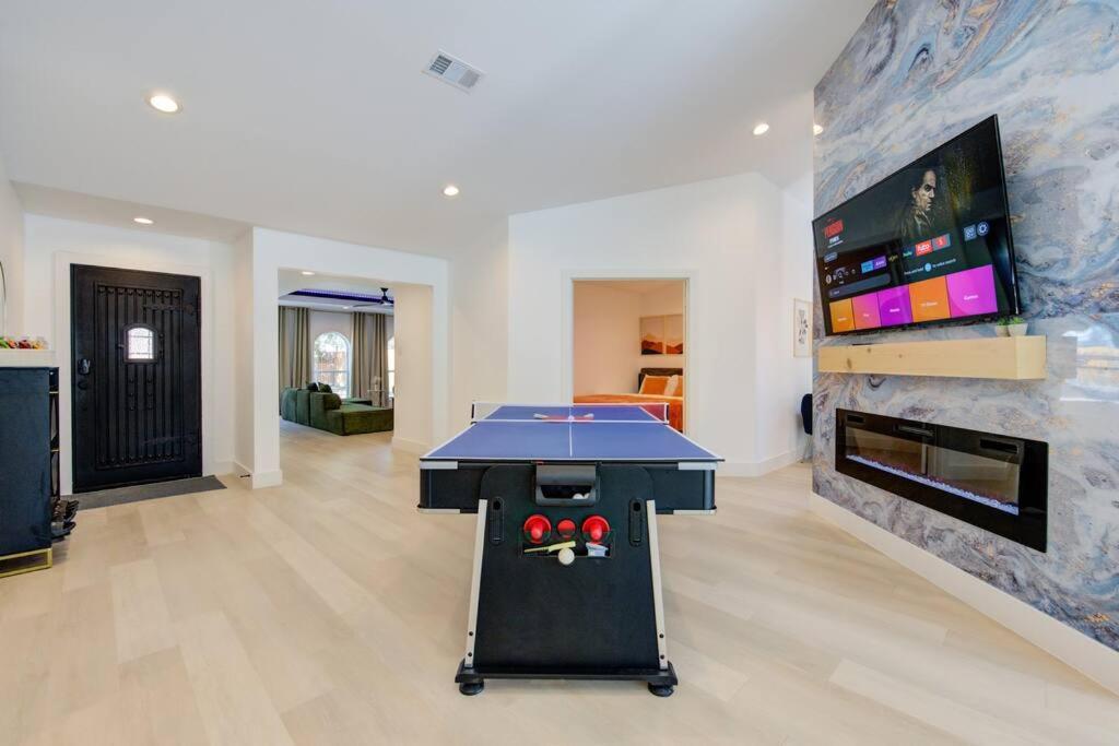 Holiday home Pickleball Paradise Retreat - 4 Bedrooms, 2,5 Baths - Downtown, Heights - Pickleball And Basketball Court, Pool, Minigolf, Karaoke, Fire Pit, Bbq, Billiards, Ping Pong, Hockey, King Bed Houston