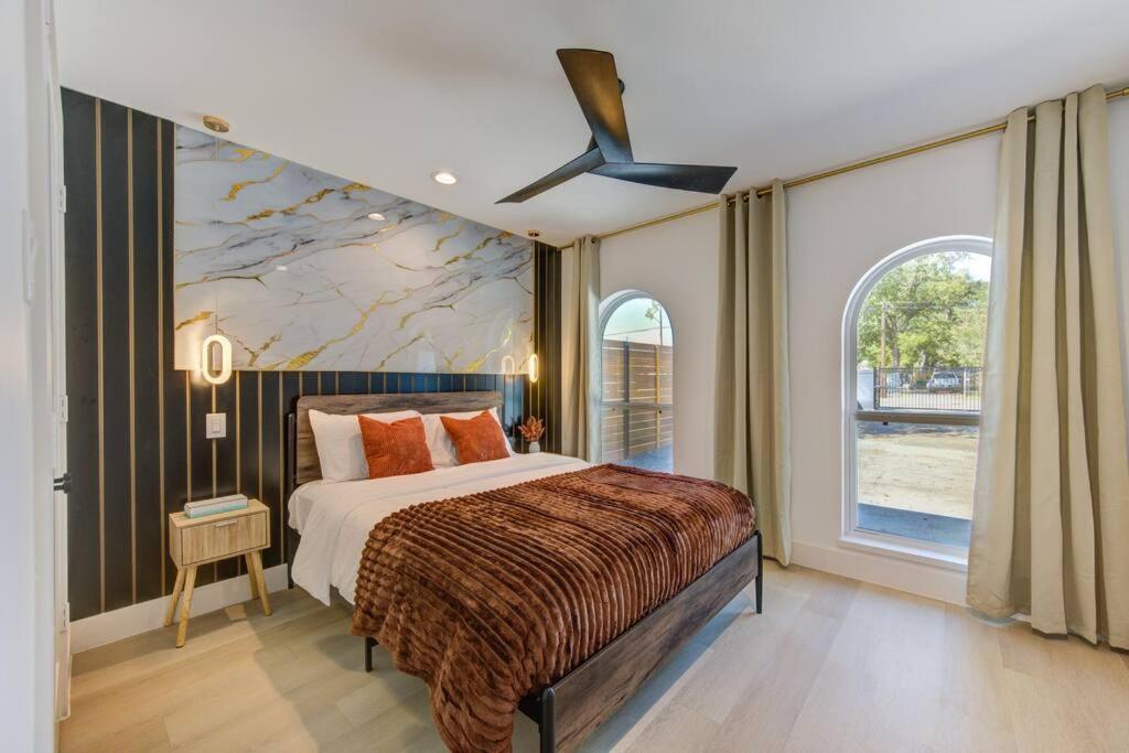 Pickleball Paradise Retreat - 4 Bedrooms, 2,5 Baths - Downtown, Heights - Pickleball And Basketball Court, Pool, Minigolf, Karaoke, Fire Pit, Bbq, Billiards, Ping Pong, Hockey, King Bed Holiday home Houston