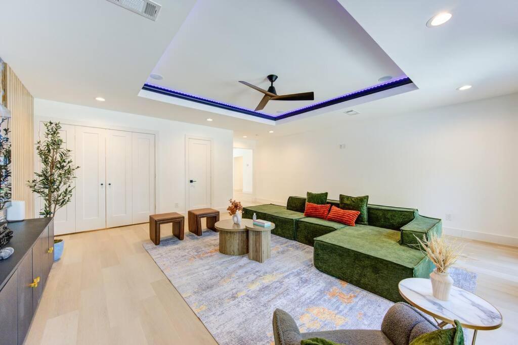 Pickleball Paradise Retreat - 4 Bedrooms, 2,5 Baths - Downtown, Heights - Pickleball And Basketball Court, Pool, Minigolf, Karaoke, Fire Pit, Bbq, Billiards, Ping Pong, Hockey, King Bed Holiday home *