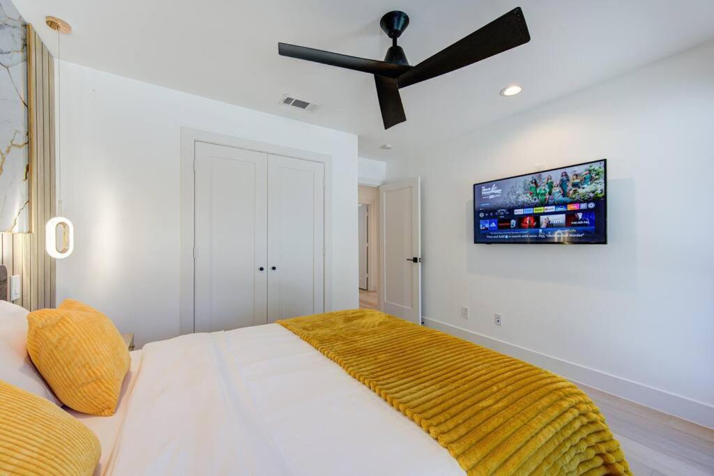 Pickleball Paradise Retreat - 4 Bedrooms, 2,5 Baths - Downtown, Heights - Pickleball And Basketball Court, Pool, Minigolf, Karaoke, Fire Pit, Bbq, Billiards, Ping Pong, Hockey, King Bed Holiday home