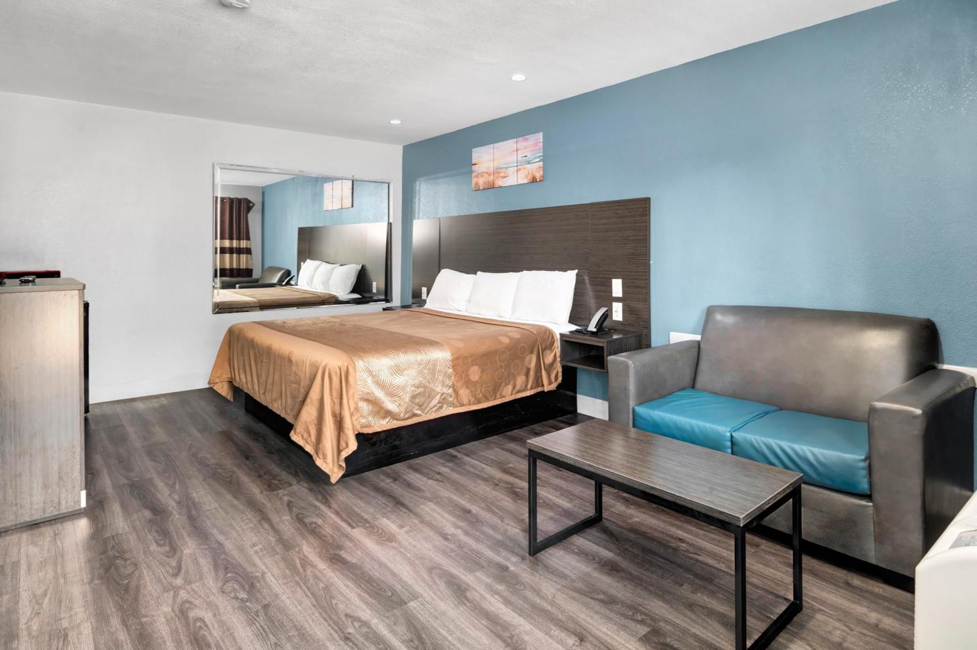 Hotel Moonlight - I-45 & Airline *