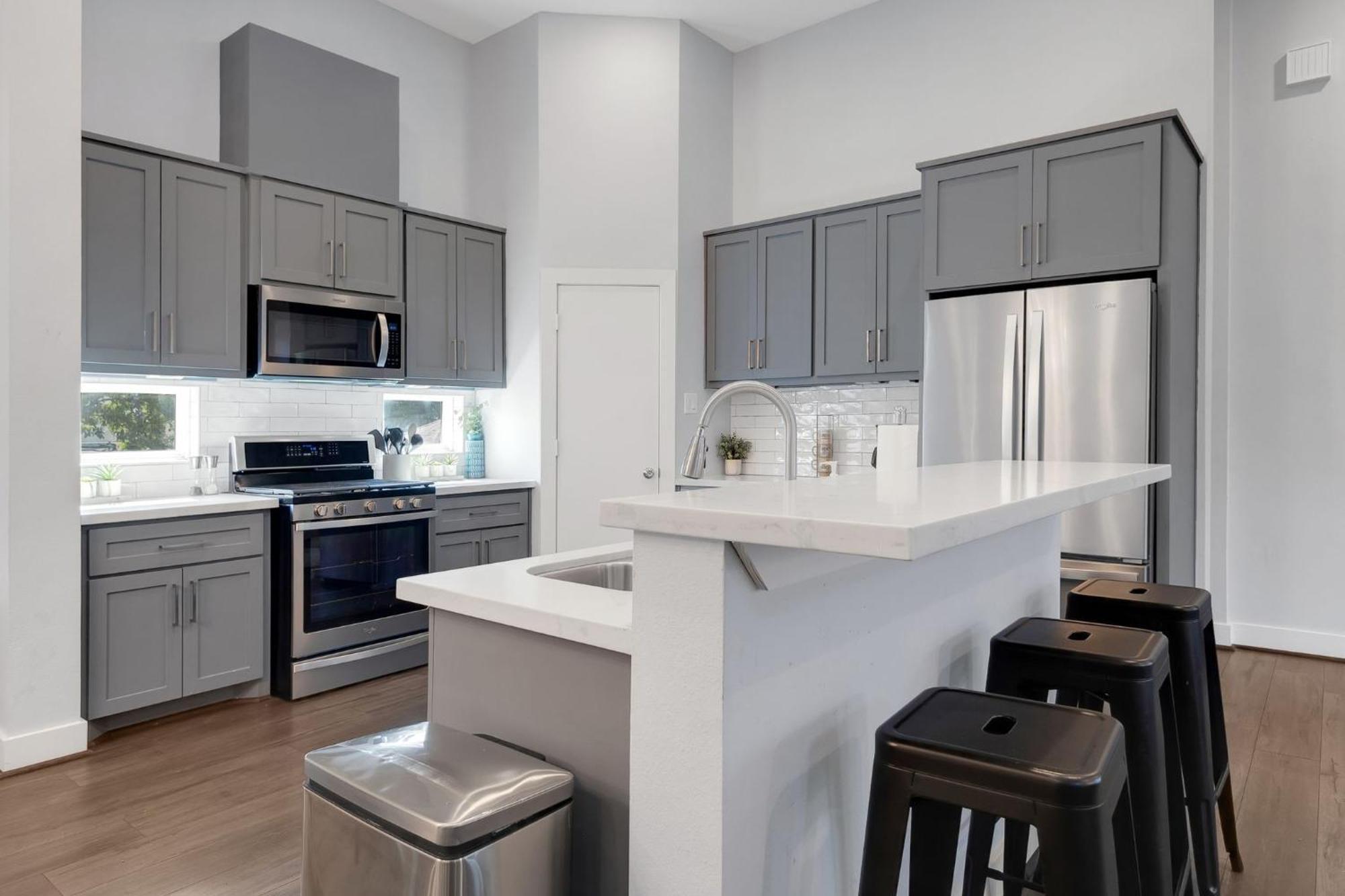 Sophisticated Urban Retreat With Skyline Views * Houston