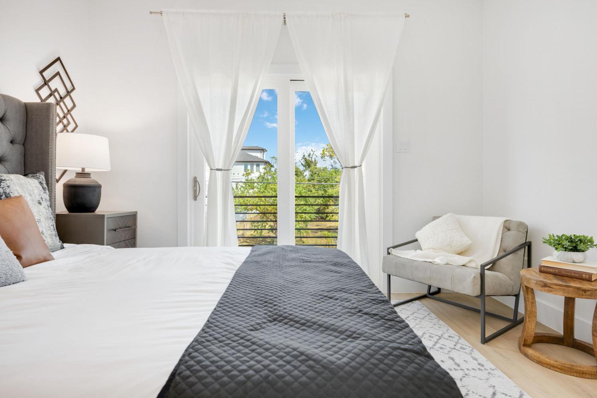 Modern 3br Near Minute Maid Ensuite & Balcony Holiday home *