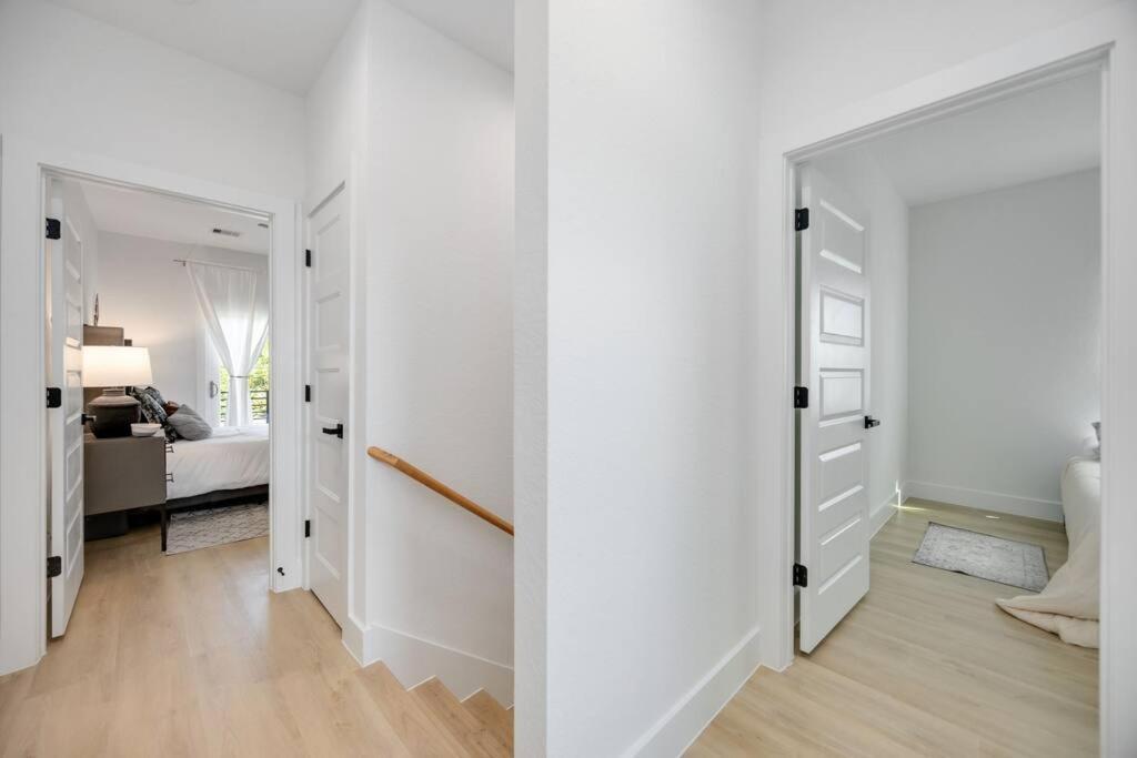 Modern 3br Near Minute Maid Ensuite & Balcony Houston