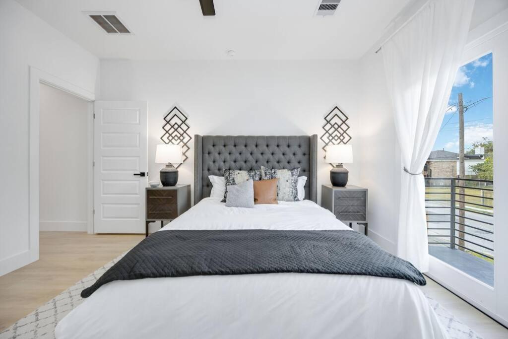 Modern 3br Near Minute Maid Ensuite & Balcony