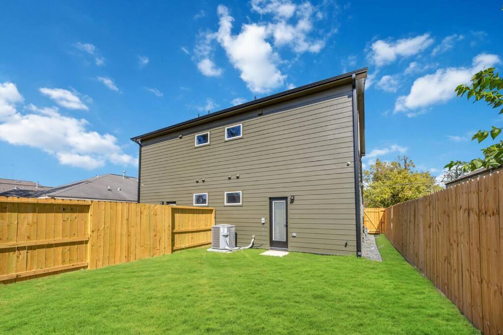 Modern 3br Near Minute Maid Ensuite & Balcony Houston