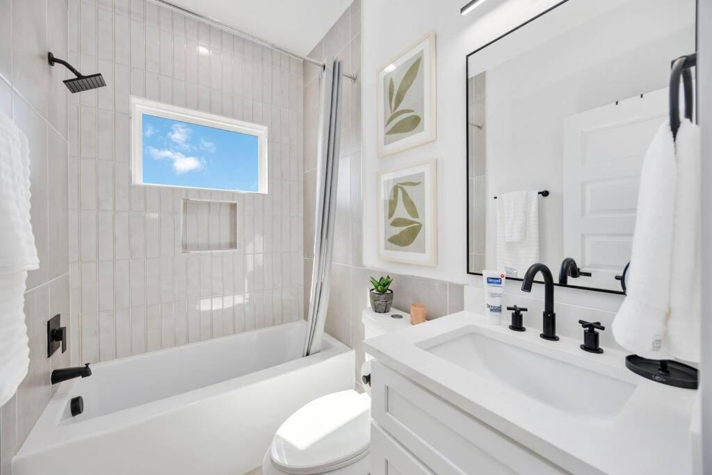 Holiday home Modern 3br Near Minute Maid Ensuite & Balcony Houston