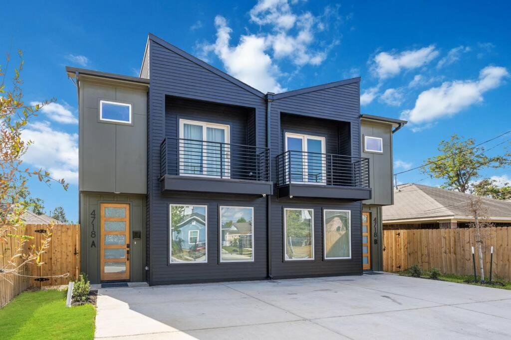 Holiday home Modern 3br Near Minute Maid Ensuite & Balcony Houston