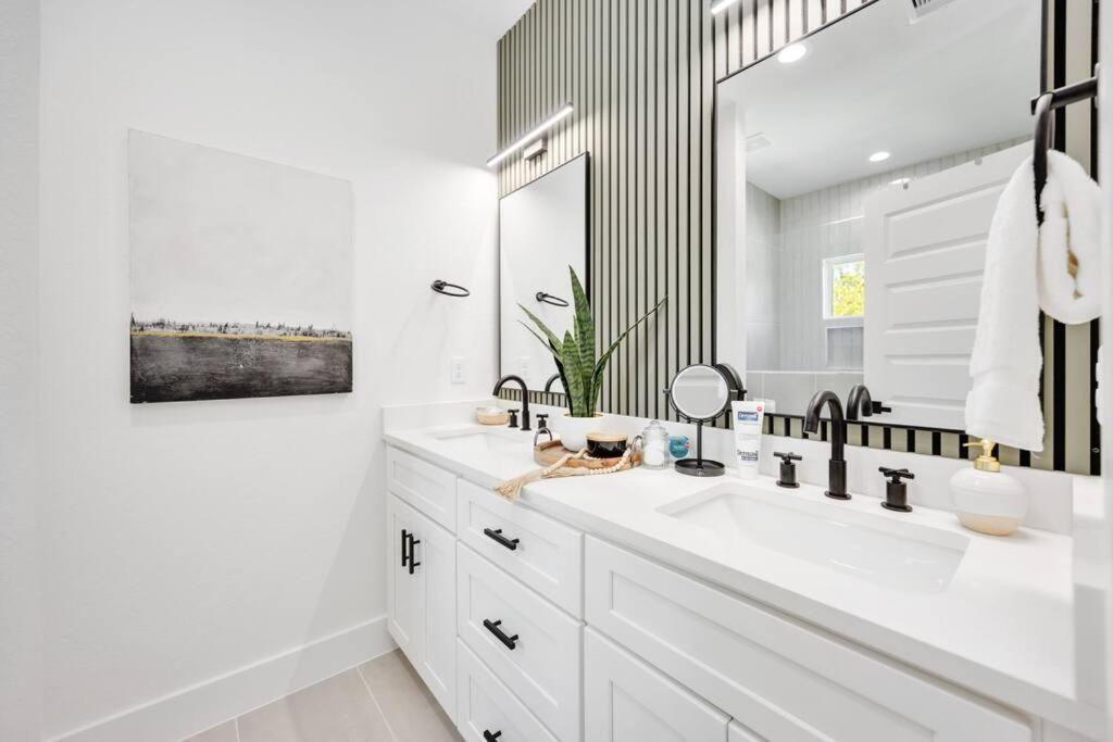 Modern 3br Near Minute Maid Ensuite & Balcony *
