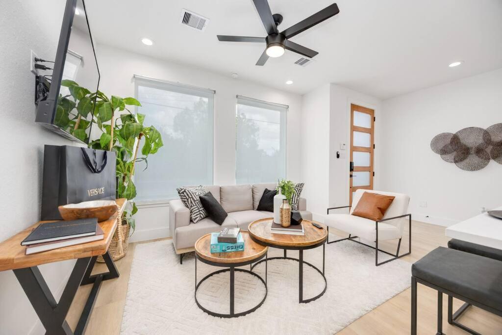 Modern 3br Near Minute Maid Ensuite & Balcony Houston