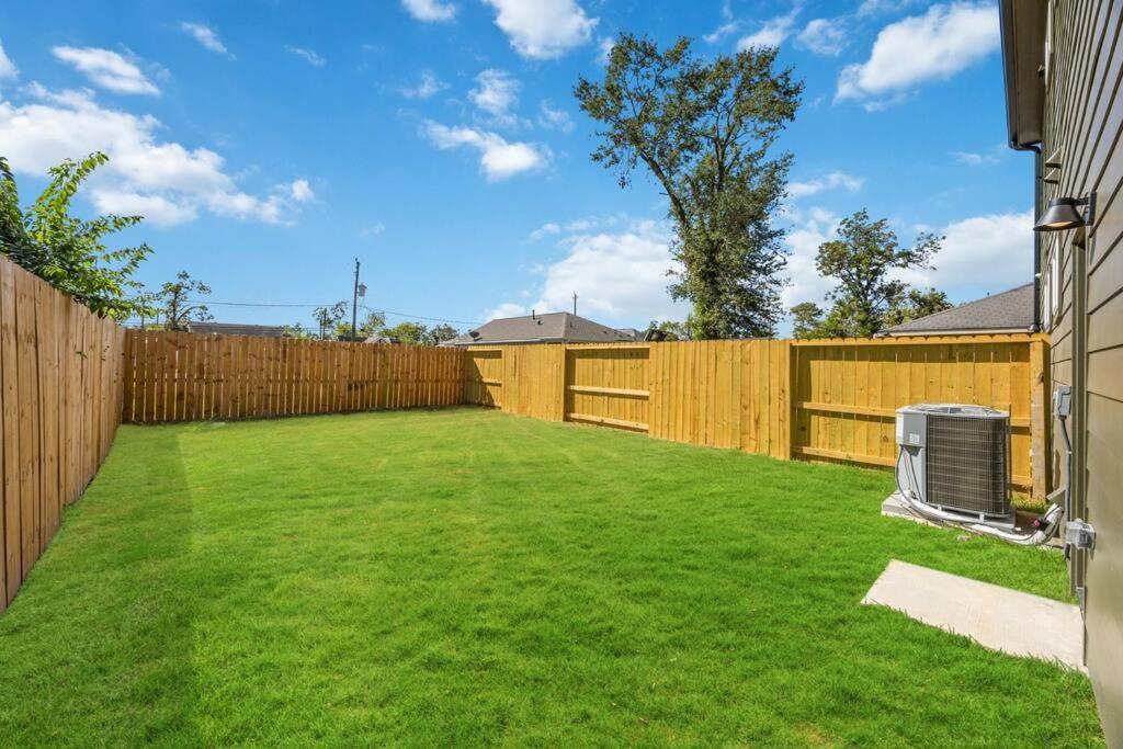Modern 3br Near Minute Maid Ensuite & Balcony * Houston