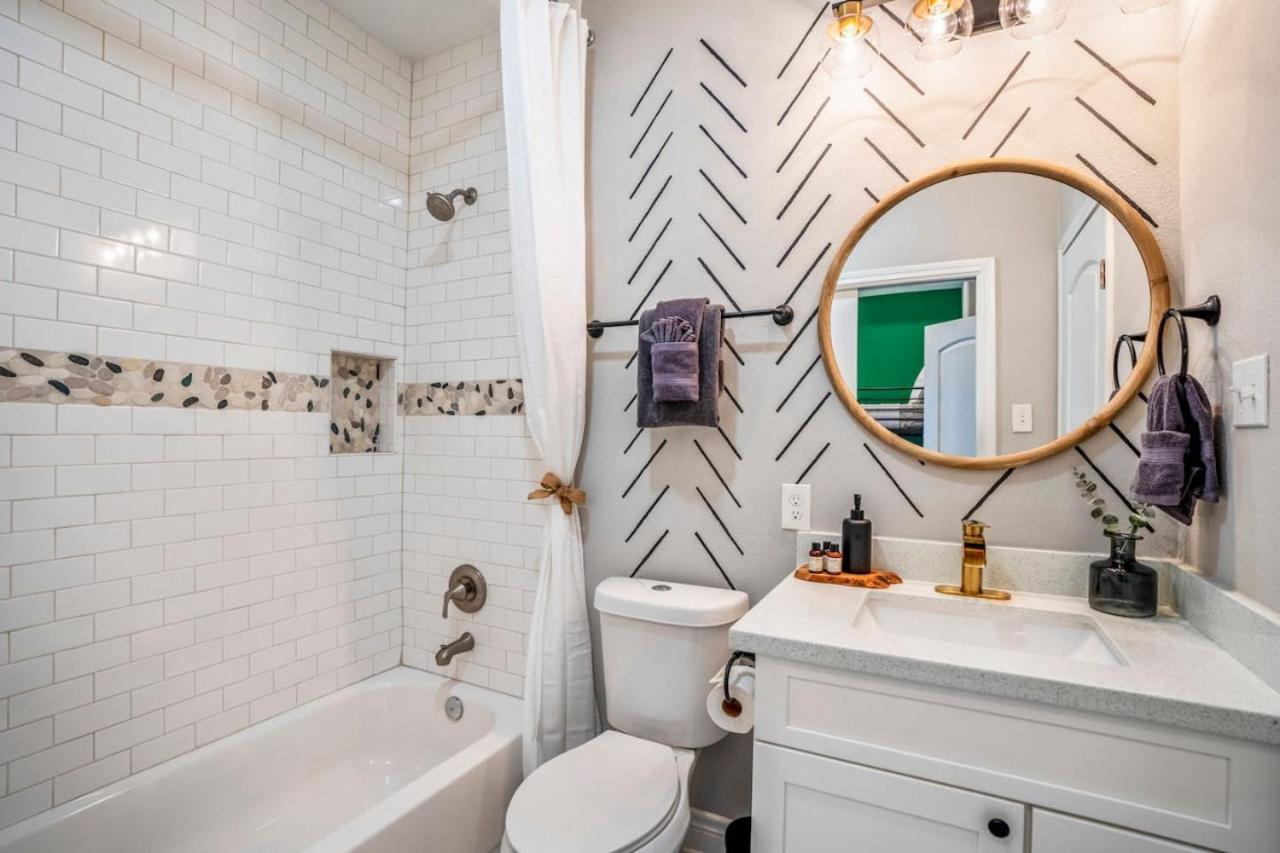 Getaway With Cozy Charm And Playful Backyard * Houston