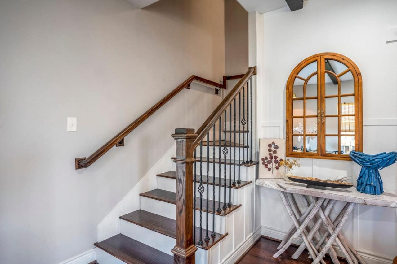 Getaway With Cozy Charm And Playful Backyard Houston