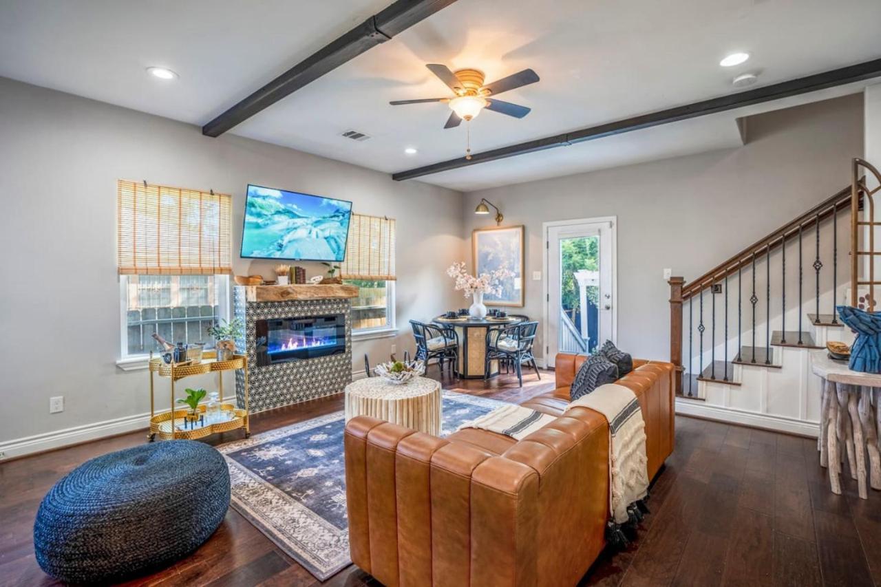 Getaway With Cozy Charm And Playful Backyard Holiday home Houston